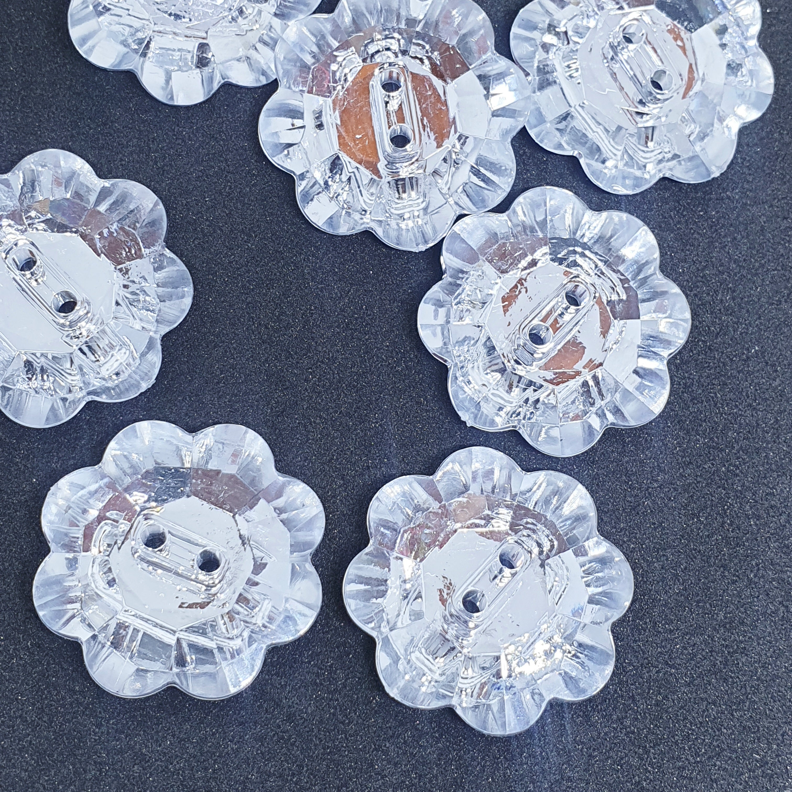 MajorCrafts 8pcs 28mm Crystal Clear 2 Holes Acrylic Flower Large Sewing Buttons