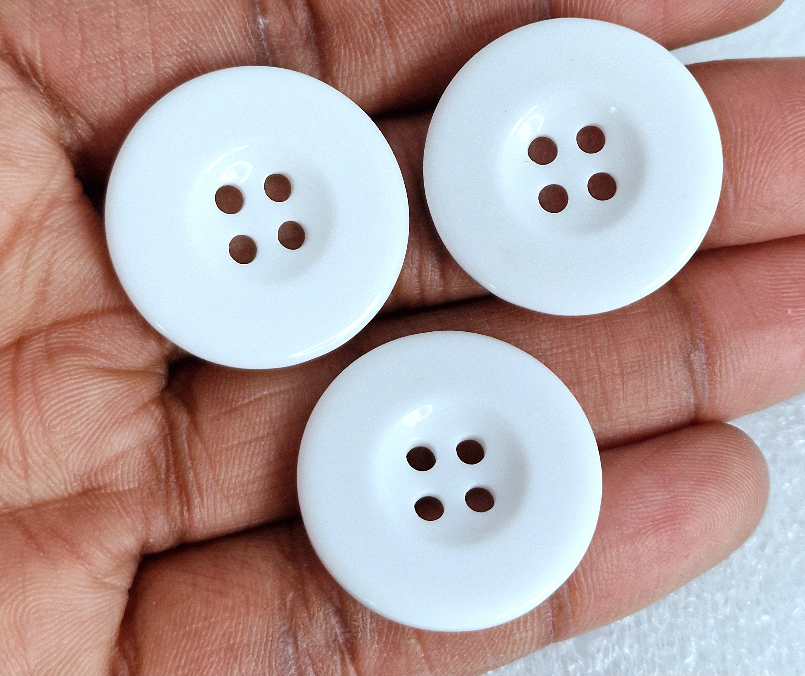 MajorCrafts 16pcs 25mm White 4 Holes Round Resin Sewing Buttons