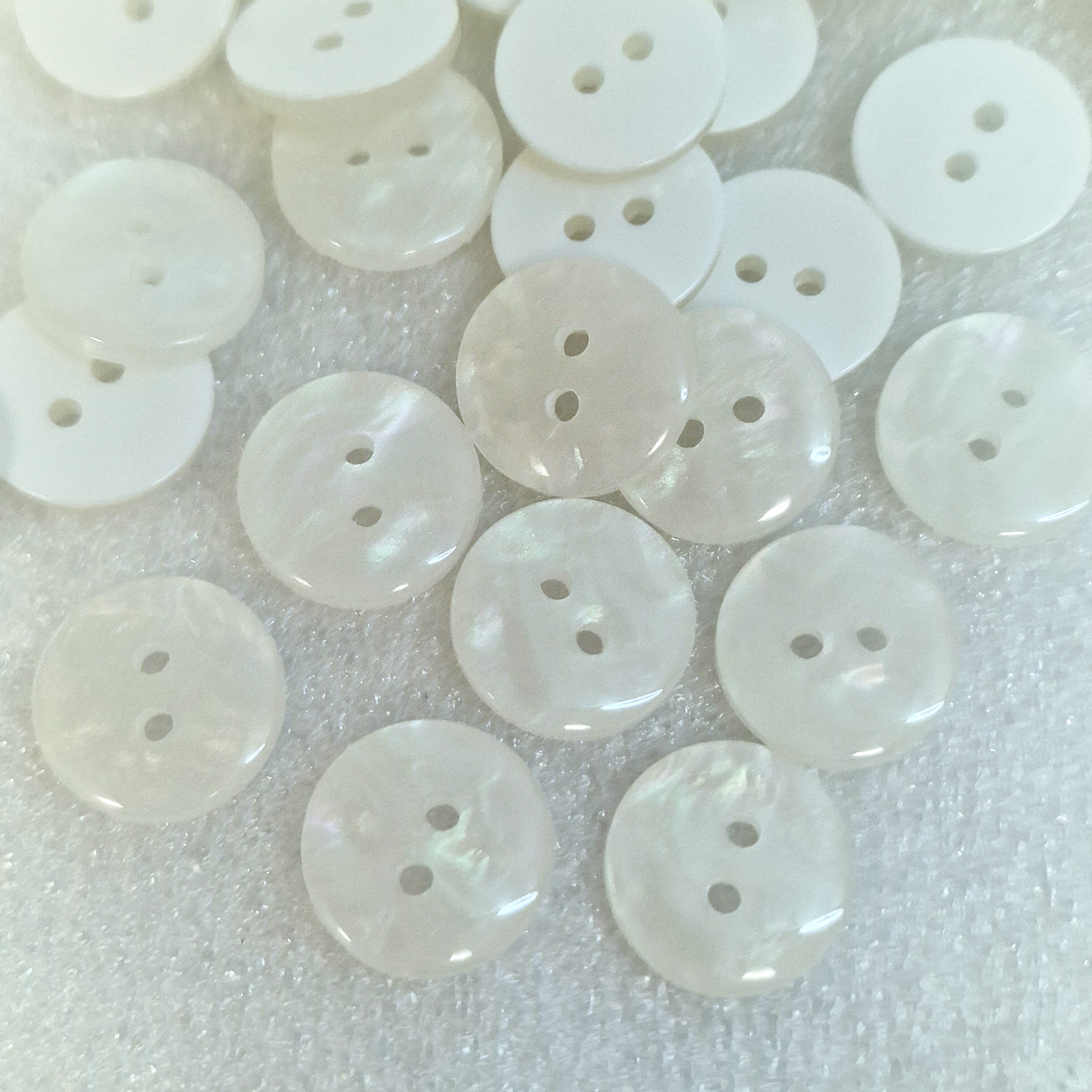 MajorCrafts 60pcs 12.5mm Cream White Pearlescent Galaxy Effect 2 Holes Small Round Resin Sewing Buttons