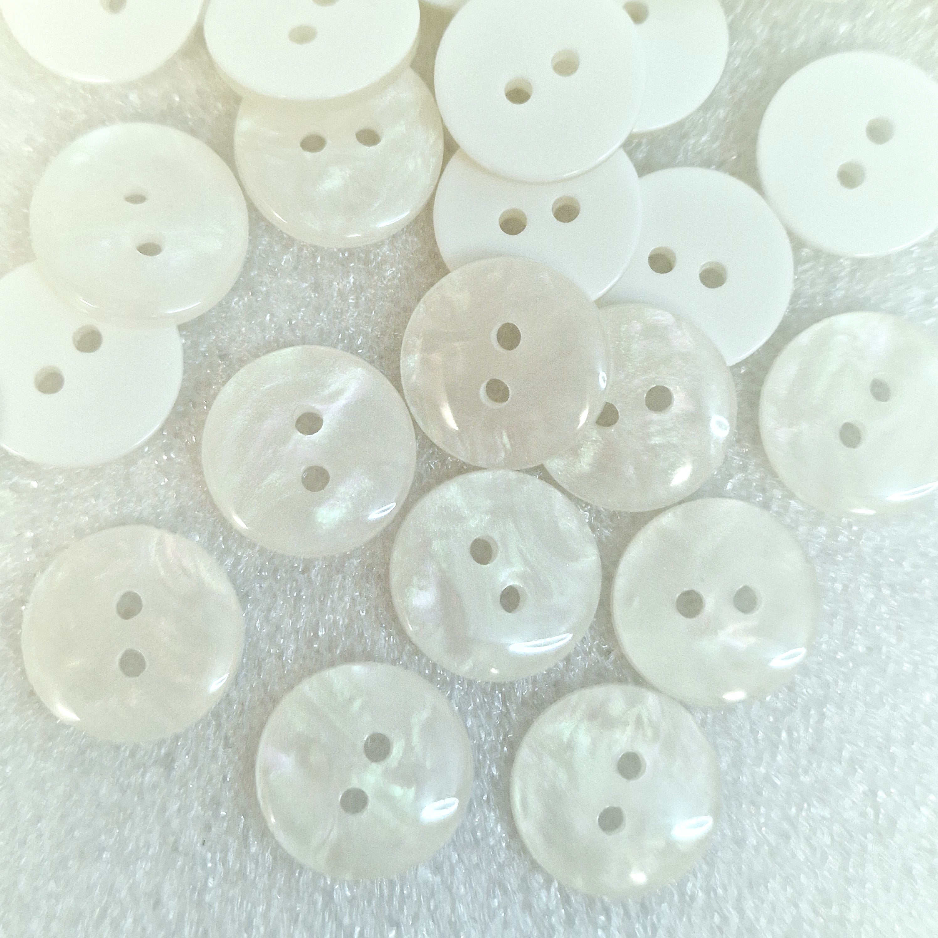 MajorCrafts 60pcs 12.5mm Cream White Pearlescent Galaxy Effect 2 Holes Small Round Resin Sewing Buttons