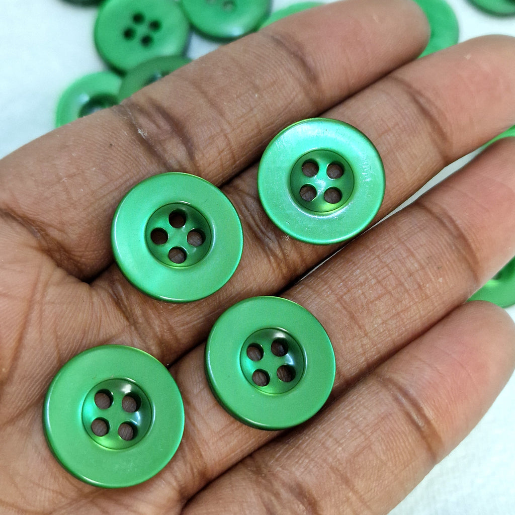 MajorCrafts® 40pcs 18mm White Pearlescent 2 Holes Round Resin