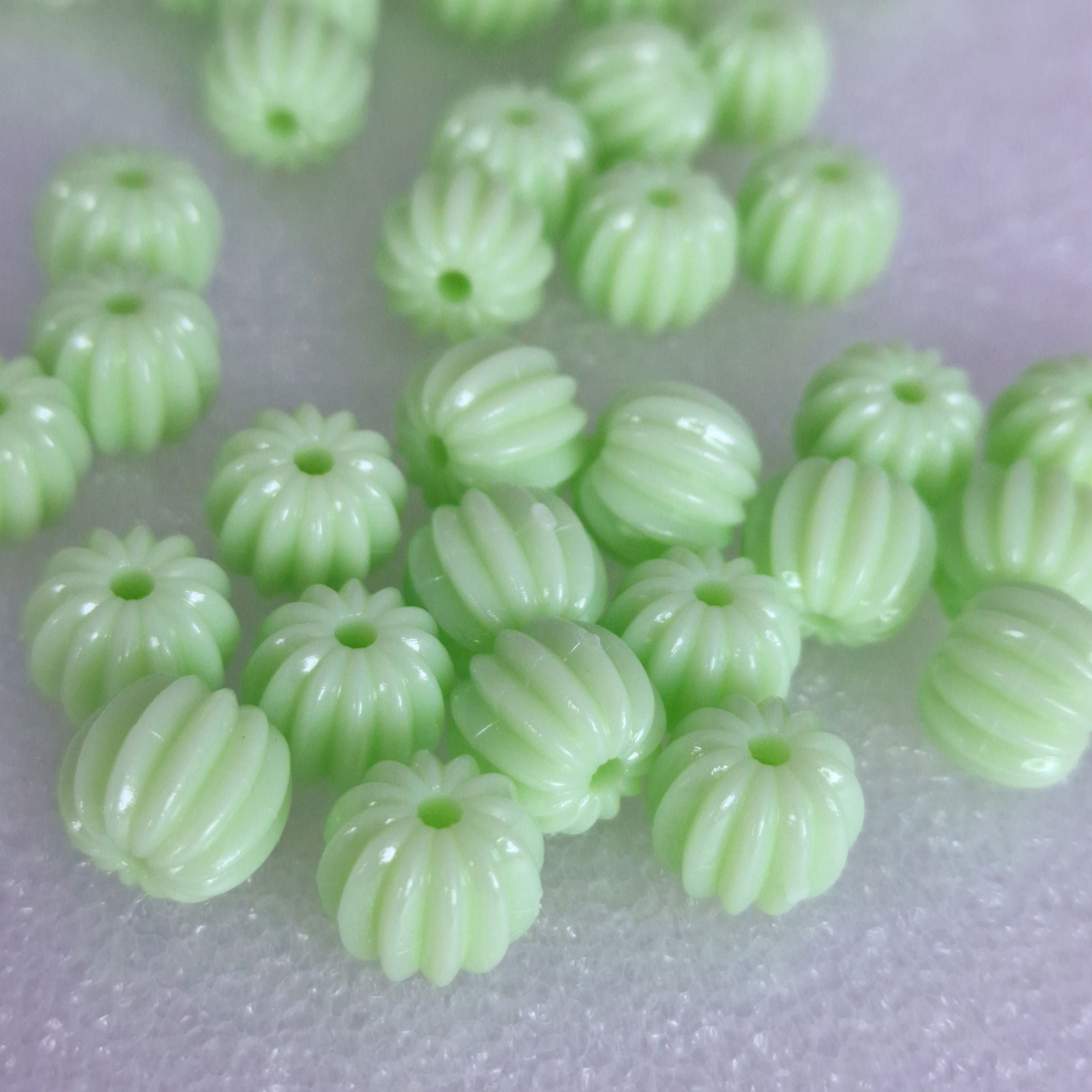 MajorCrafts 48pcs 10mm Pastel Green Round Pumpkin Resin Beads