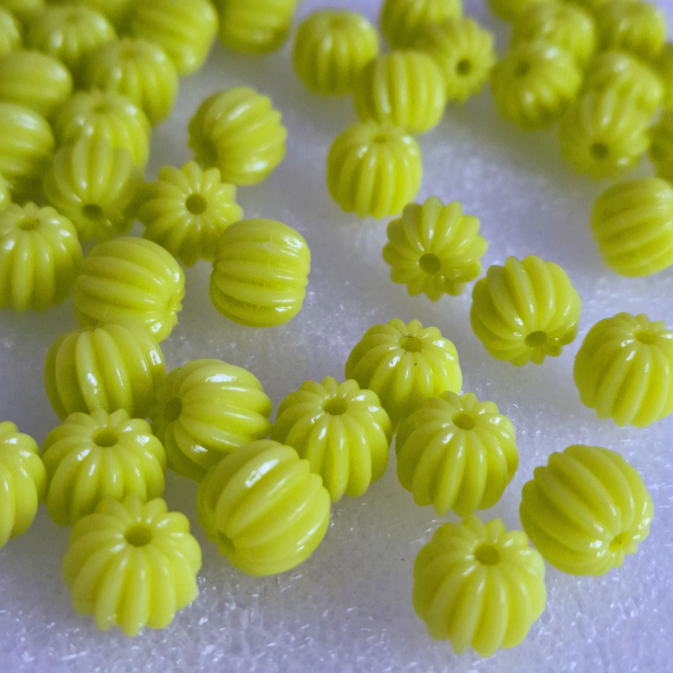 MajorCrafts 48pcs 10mm Yellow Green Round Pumpkin Resin Beads