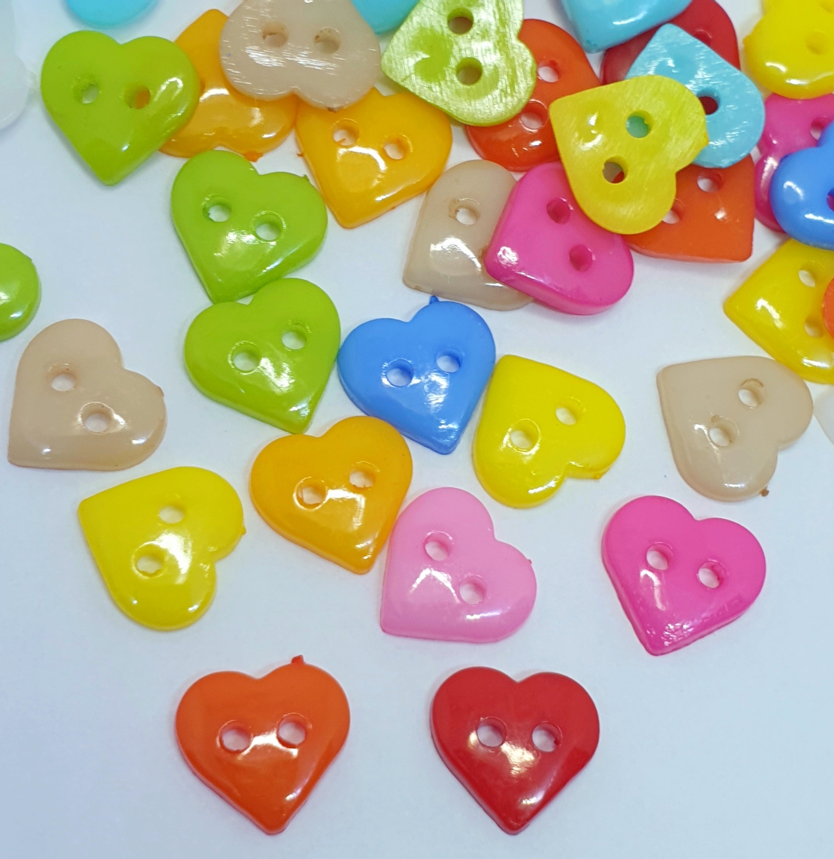 MajorCrafts 100pcs 10mm Small Mixed Colours Heart Shape 2 Holes Resin Sewing Buttons