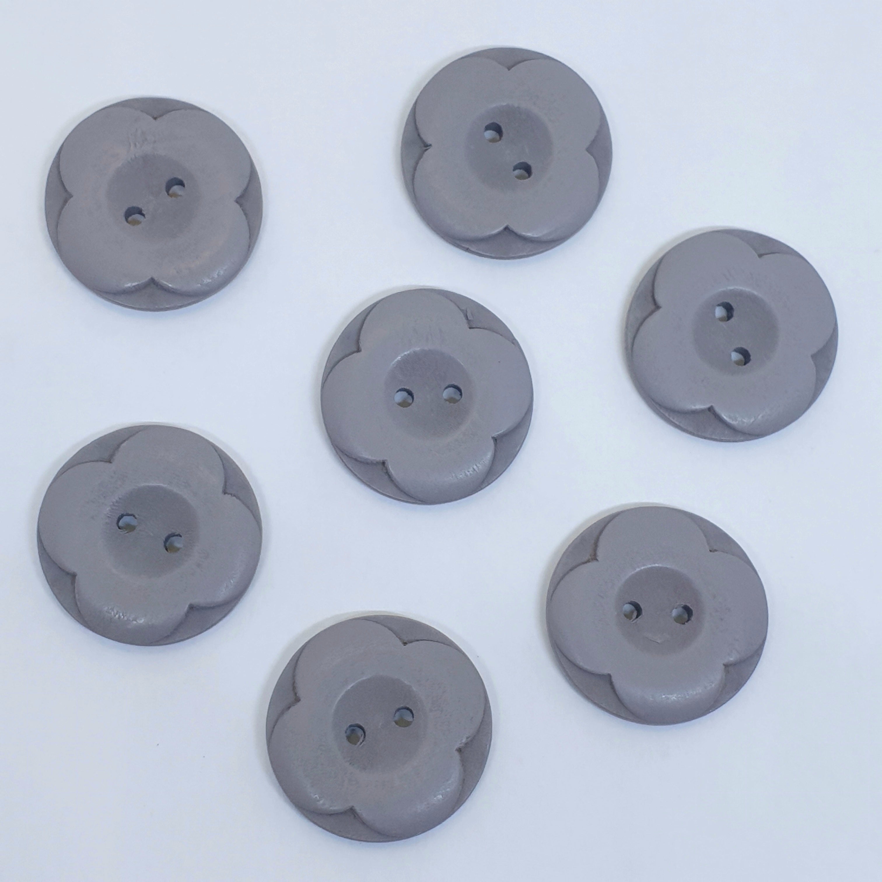MajorCrafts 12pcs 25mm Grey Carved Flower 2 Holes Round Wood Sewing Buttons