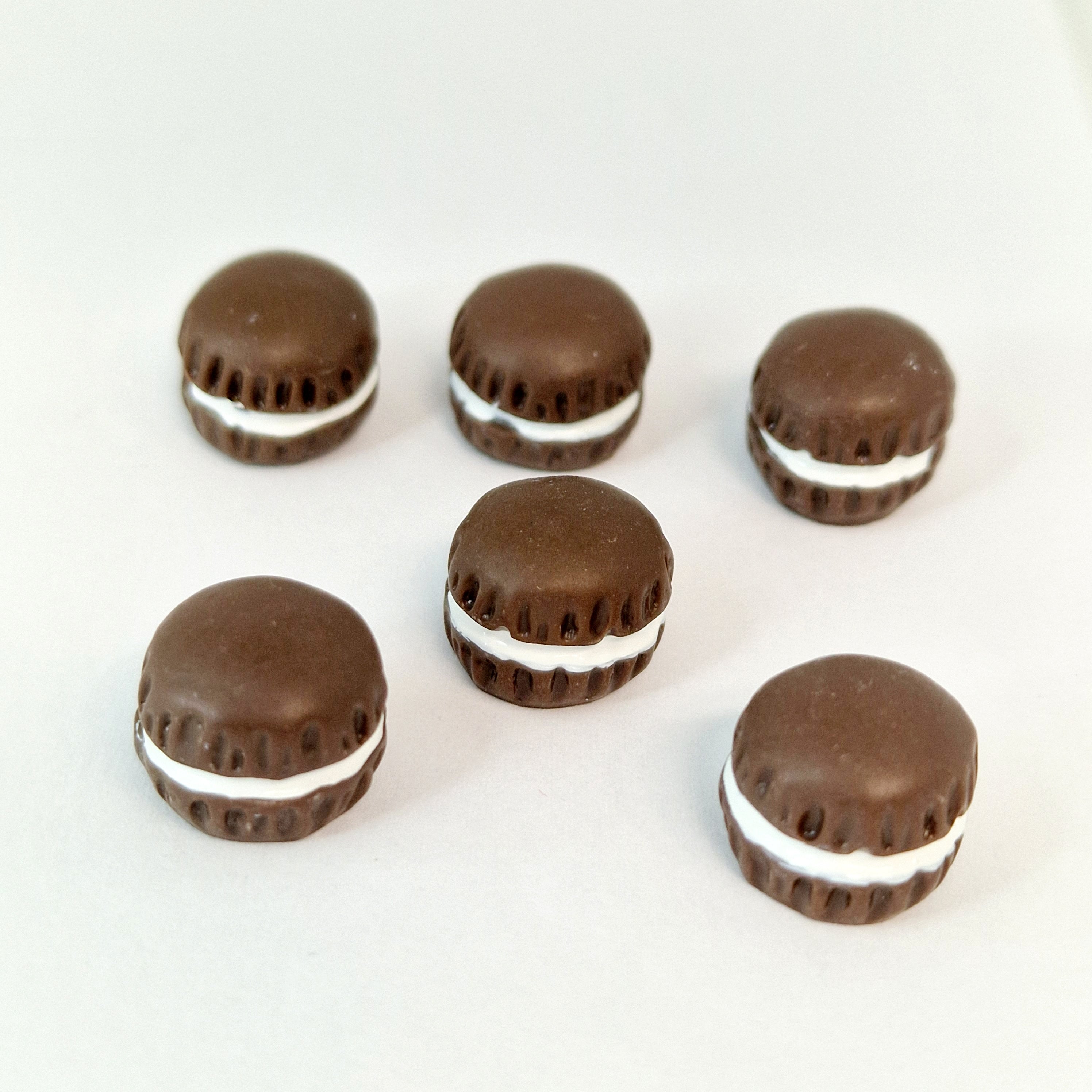 MajorCrafts 6pcs 13mm Brown Flat Back Miniature Cookies and Cream Kawaii Cabochons