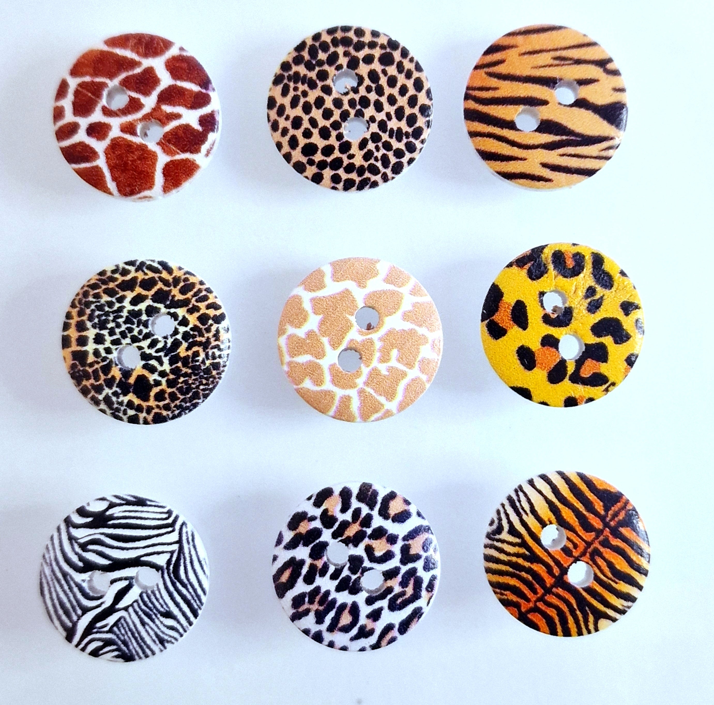MajorCrafts 48pcs 15mm Mixed Animal Print 2 Holes Round Wood Sewing Buttons