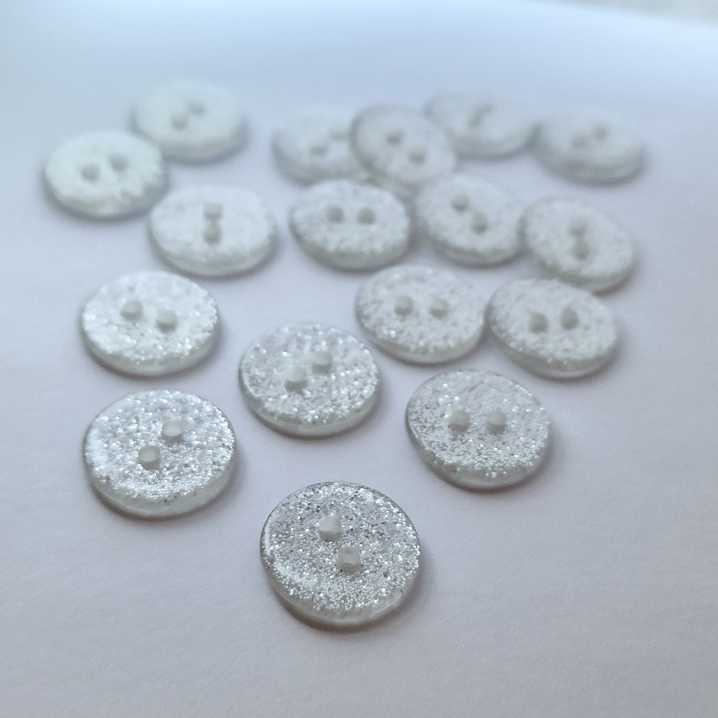 MajorCrafts 80pcs 10mm Clear Silver Glitter 2 Holes Round Sewing Resin Buttons