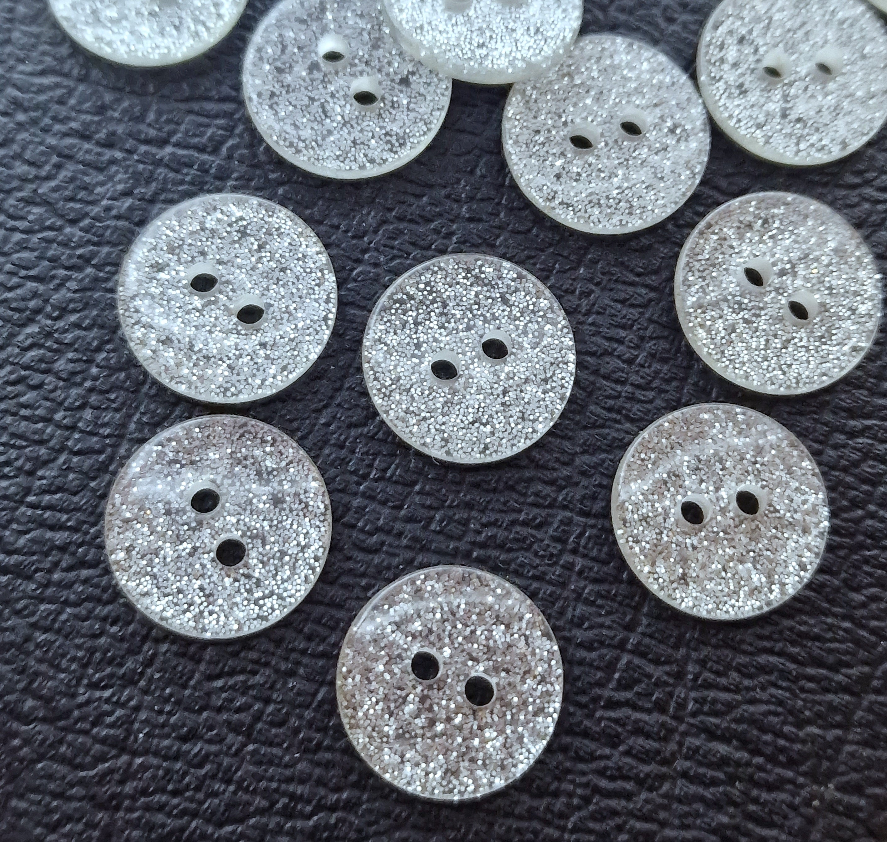 MajorCrafts 80pcs 9mm Clear Silver Glitter 2 Holes Round Sewing Resin Buttons