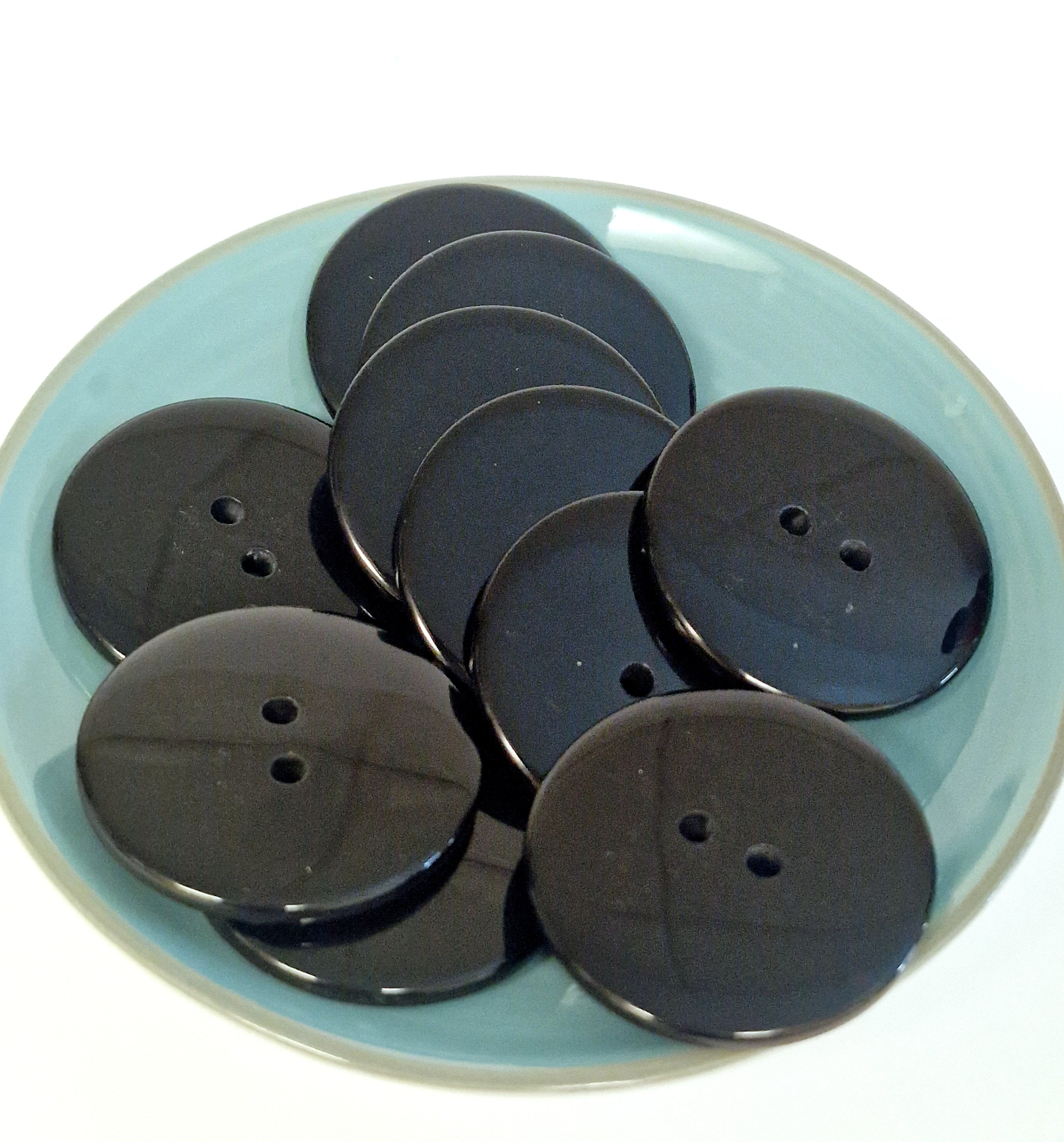 MajorCrafts 8pcs 34mm Black 2 holes Large Round Resin Sewing Buttons
