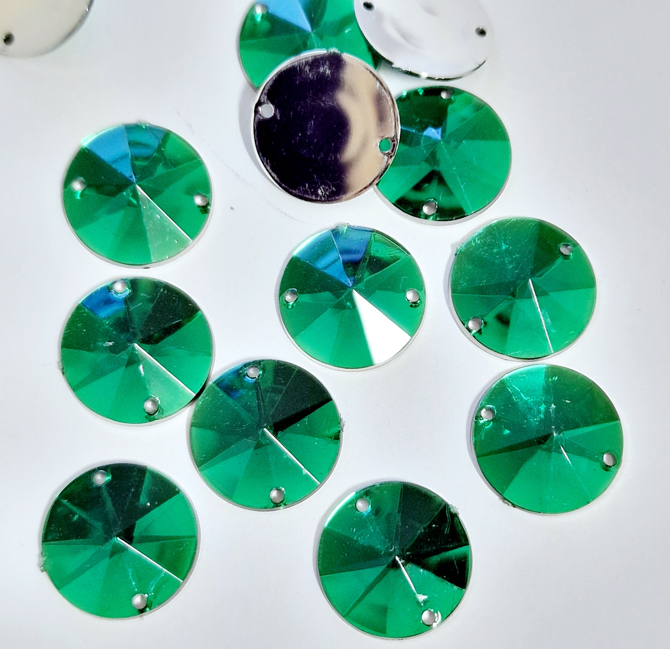 MajorCrafts 60pcs 14mm Emerald Green Round Acrylic Pointed Rivoli Sewing Rhinestones