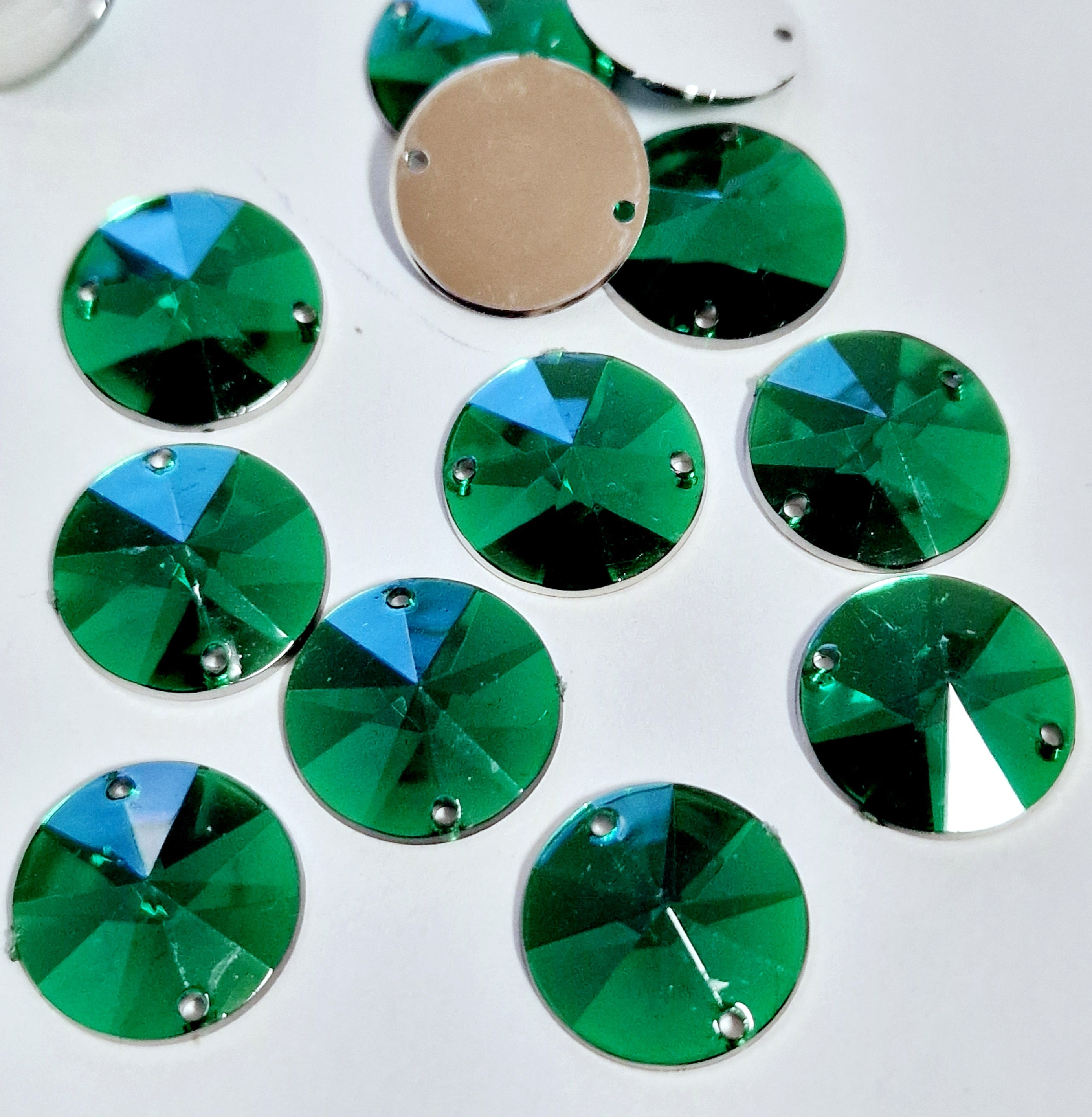 MajorCrafts 60pcs 14mm Emerald Green Round Acrylic Pointed Rivoli Sewing Rhinestones