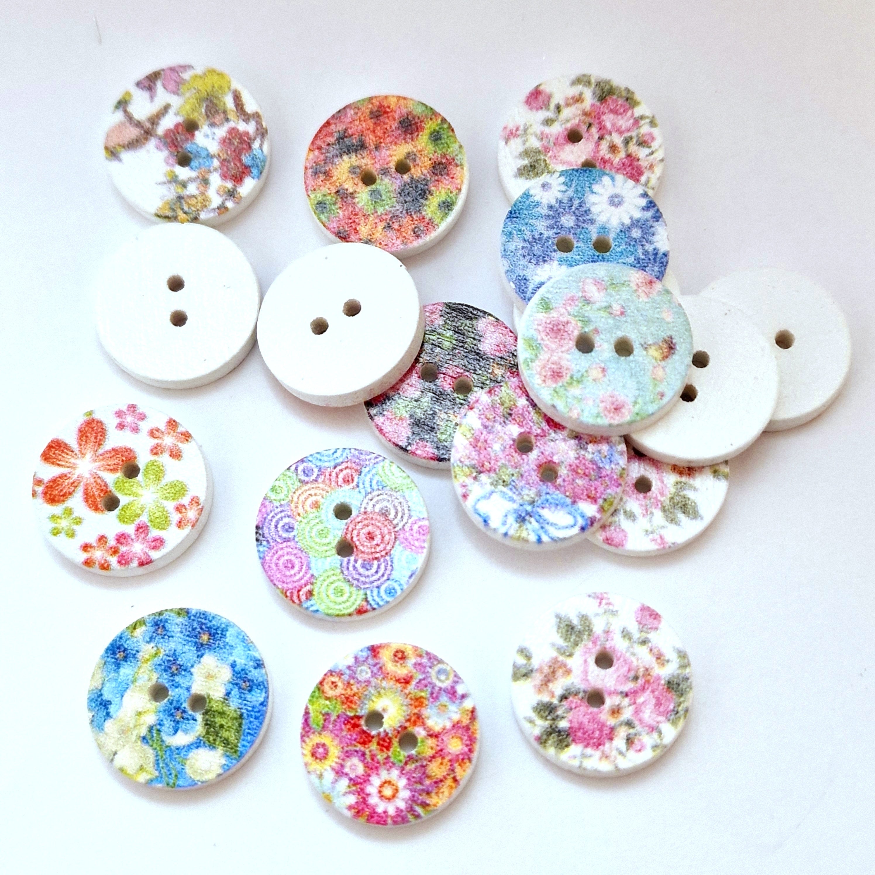MajorCrafts 48pcs 15mm Mixed Flower Pattern 2 Holes Round Wood Sewing Buttons