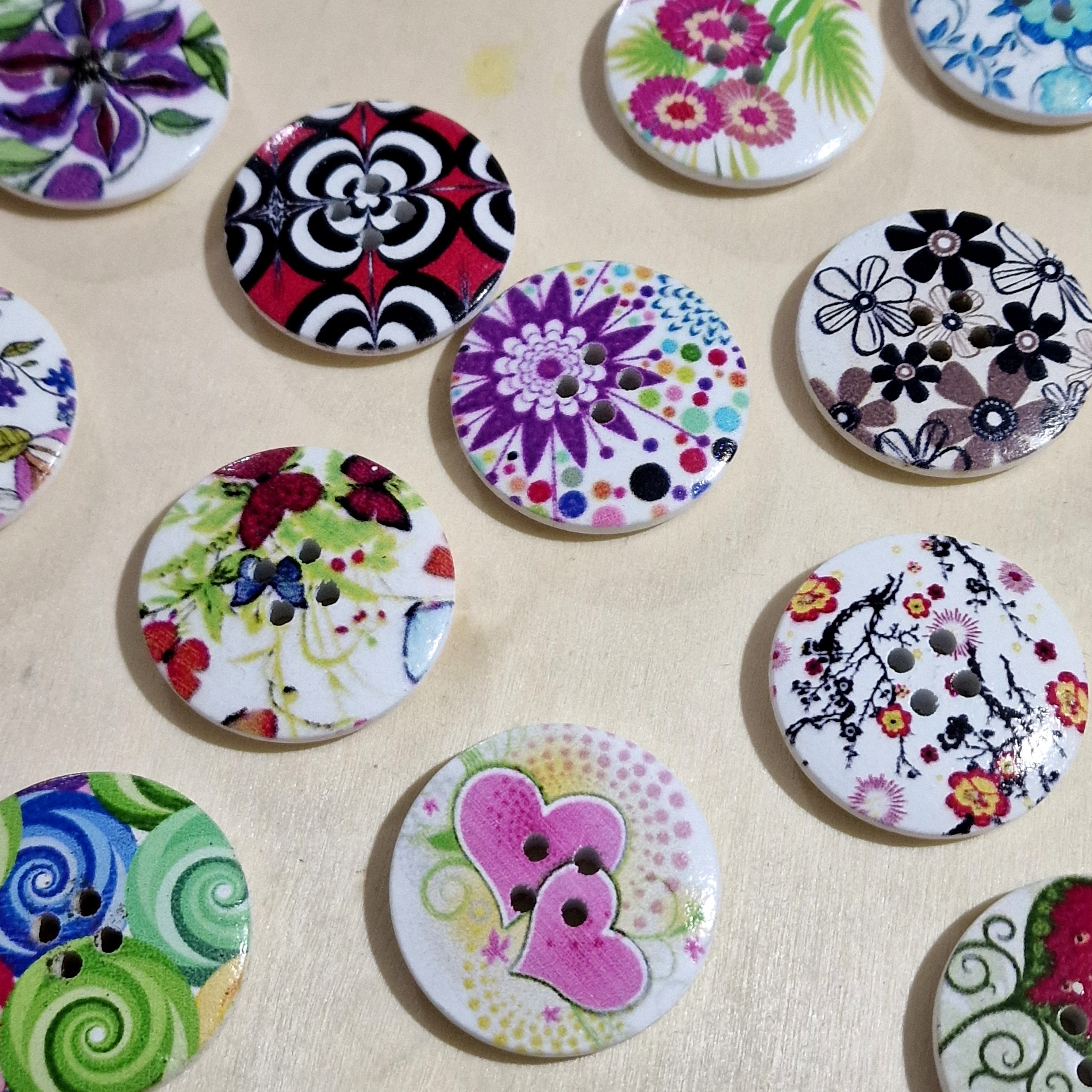 MajorCrafts 12pcs 30mm Mixed Floral Patterns 4 Holes Large Wood Sewing Buttons