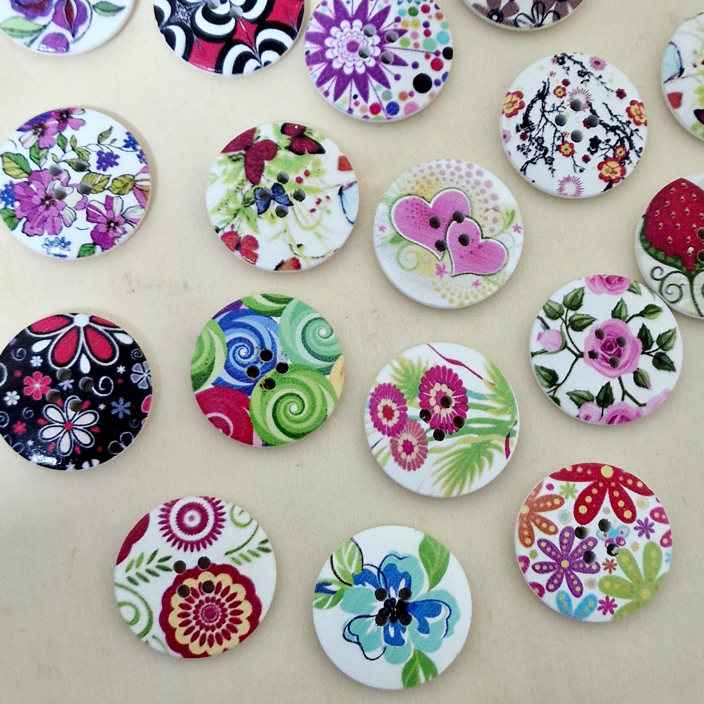 MajorCrafts 12pcs 30mm Mixed Floral Patterns 4 Holes Large Wood Sewing Buttons