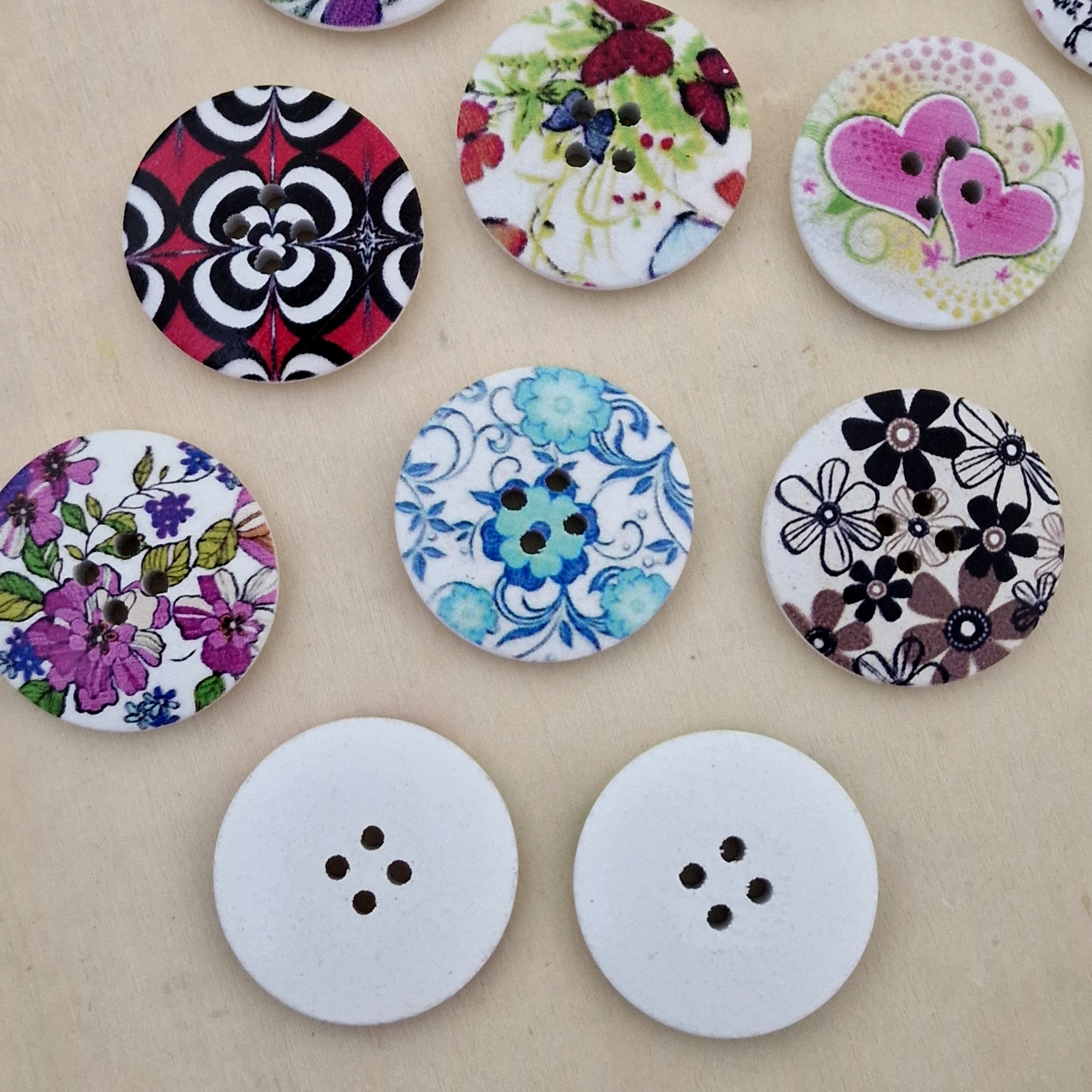MajorCrafts 12pcs 30mm Mixed Floral Patterns 4 Holes Large Wood Sewing Buttons