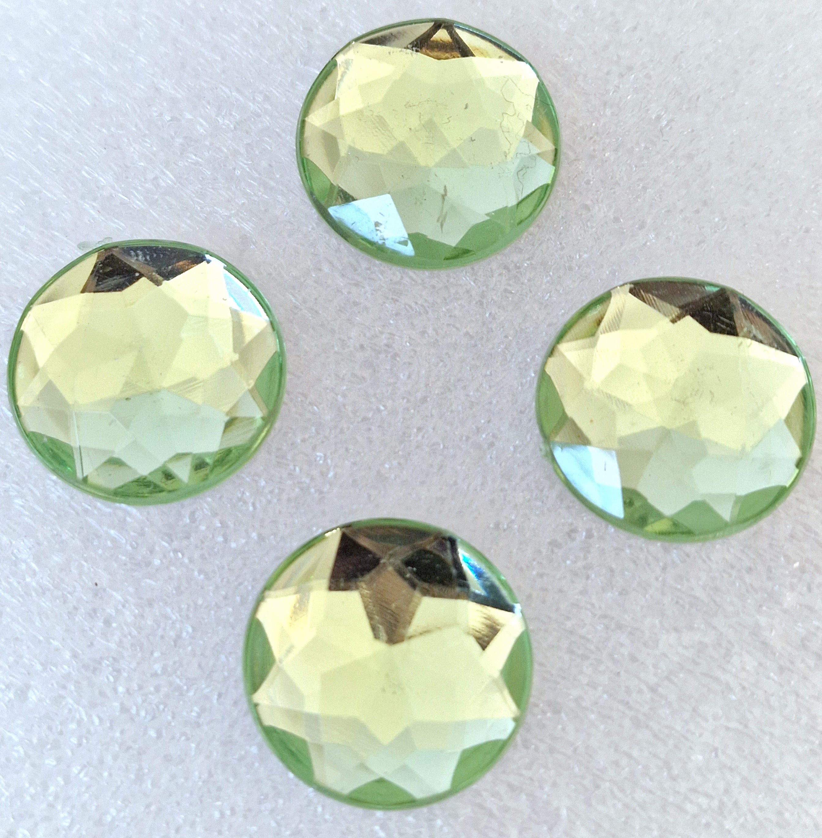 MajorCrafts 24pcs 20mm Peridot Green Facets Flat Back Round Acrylic Rhinestones