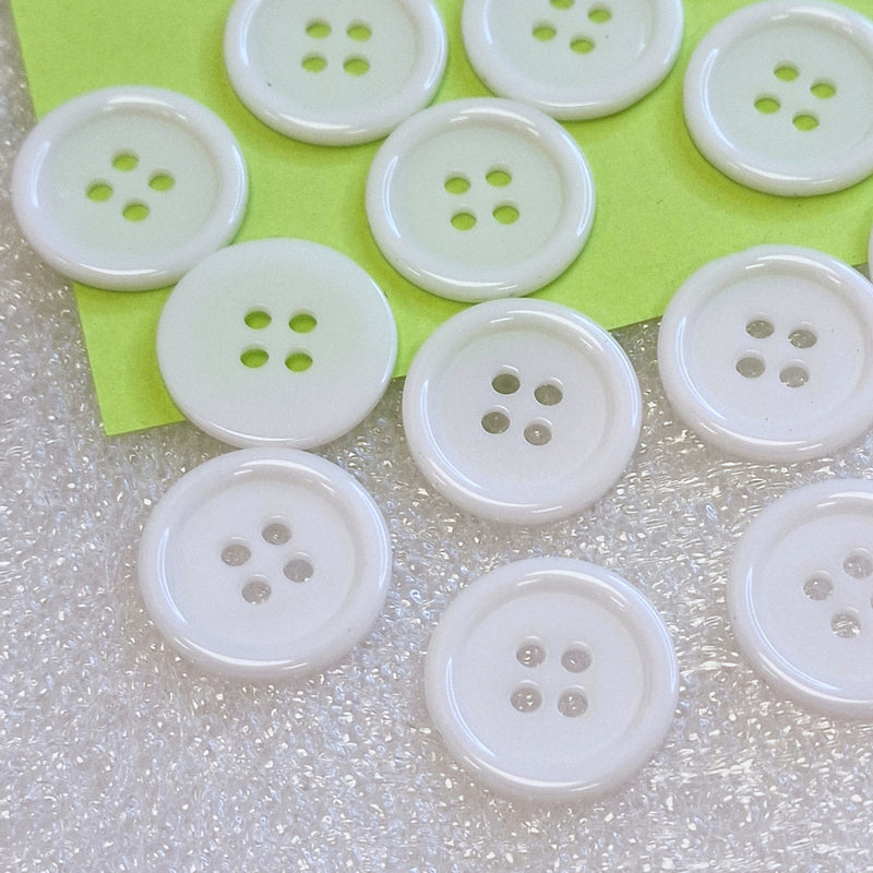 MajorCrafts 48pcs 18mm White 4-Holes Round Resin Curved Edge Sewing Buttons