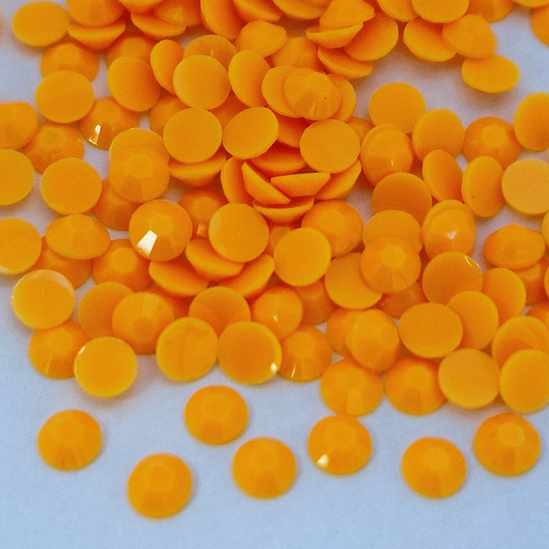 MajorCrafts Solid Orange Flat Back Round 14 Facets Resin Rhinestones P148