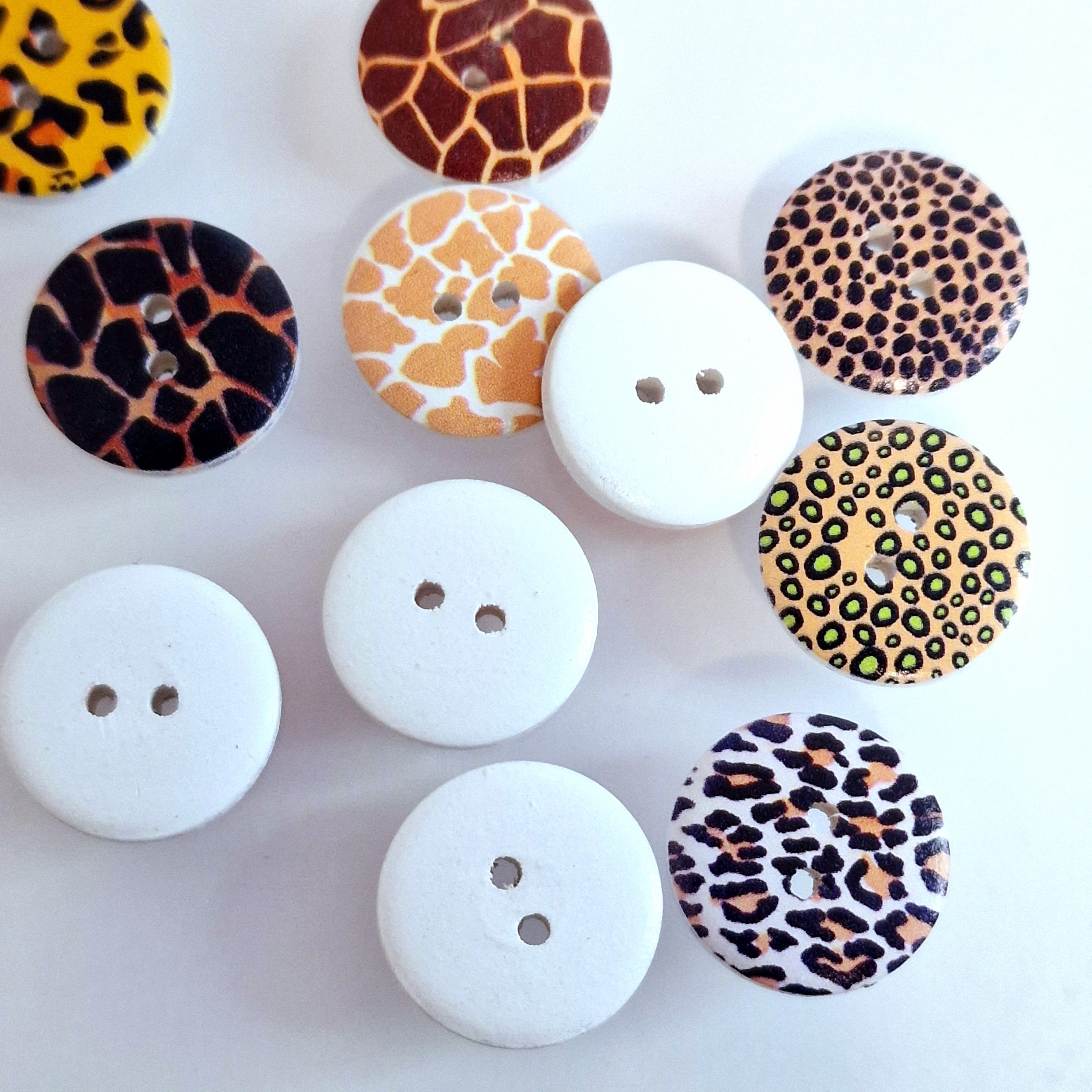 MajorCrafts 24pcs 20mm Mixed Animal Print 2 Holes Round Wood Sewing Buttons