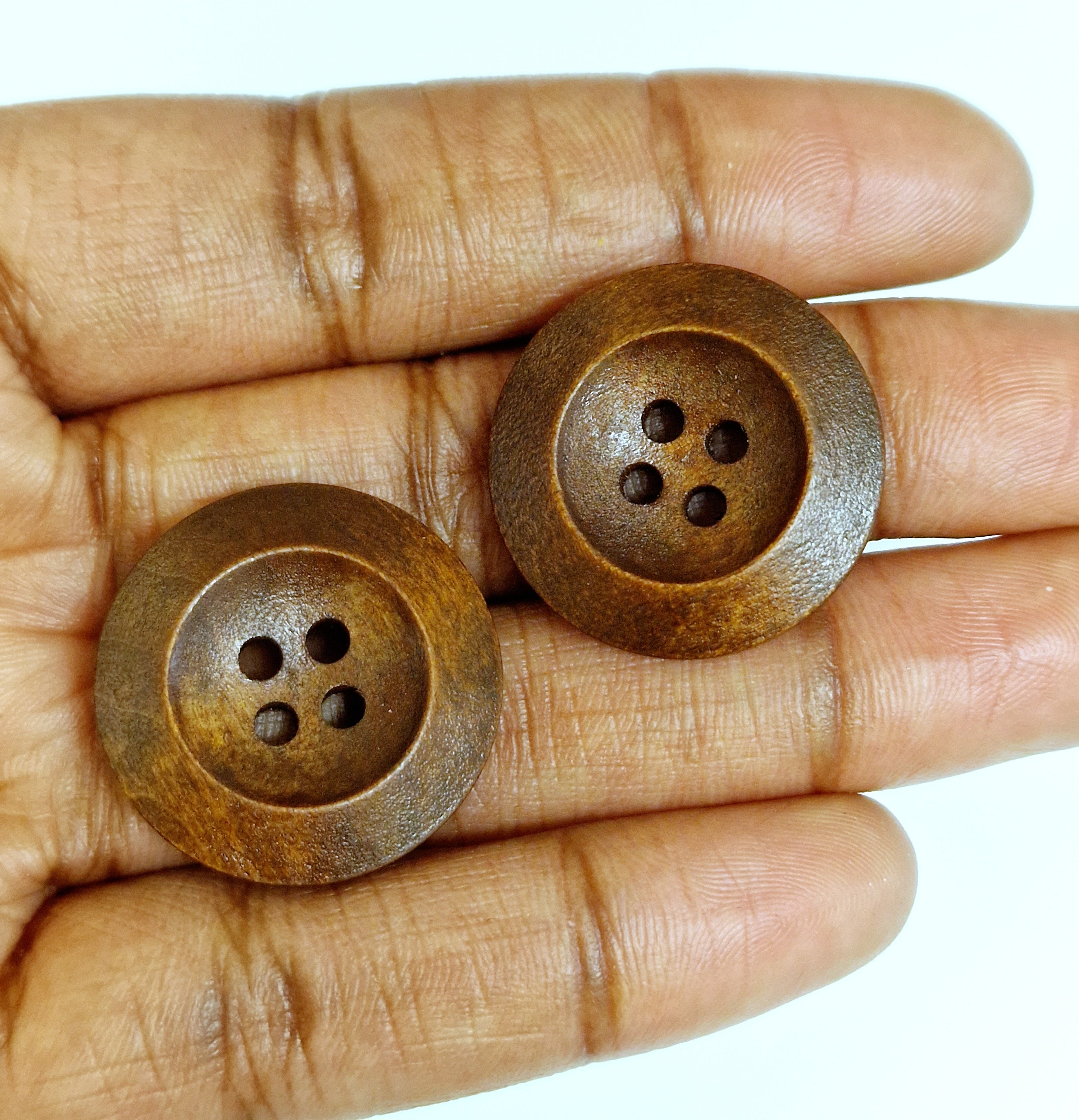 MajorCrafts 16pcs 25mm Classic Vintage Brown Round 4 Holes Large Wooden Sewing Buttons