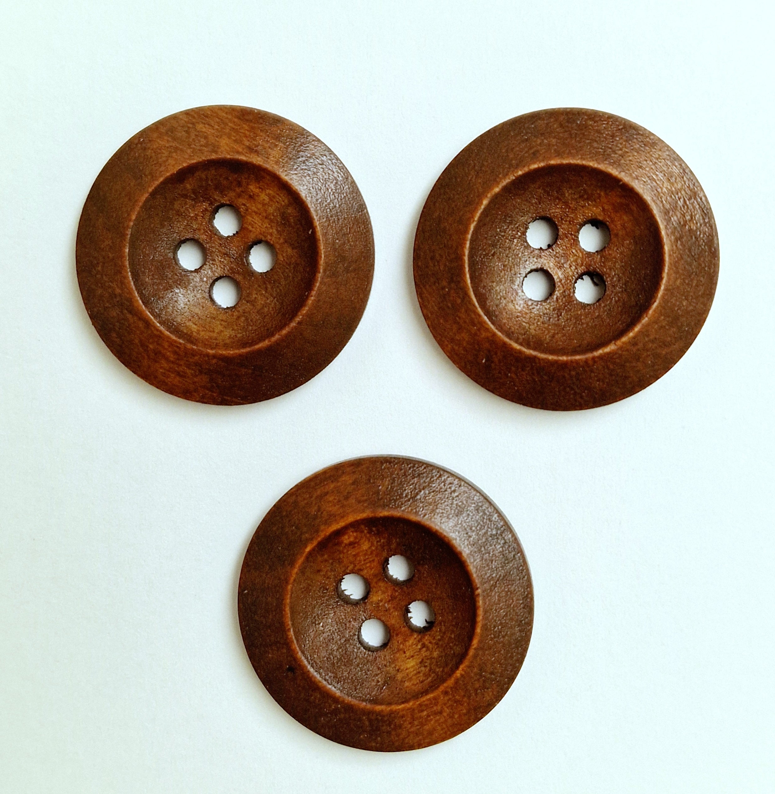 MajorCrafts 16pcs 25mm Classic Vintage Brown Round 4 Holes Large Wooden Sewing Buttons