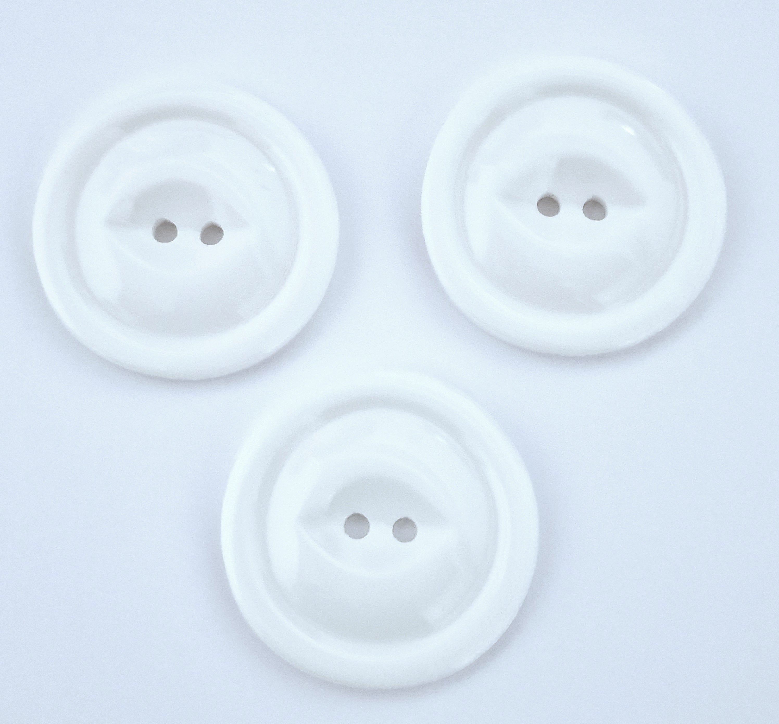 MajorCrafts 4pcs 44mm White Fisheye 2 Holes Round Large Resin Sewing Buttons