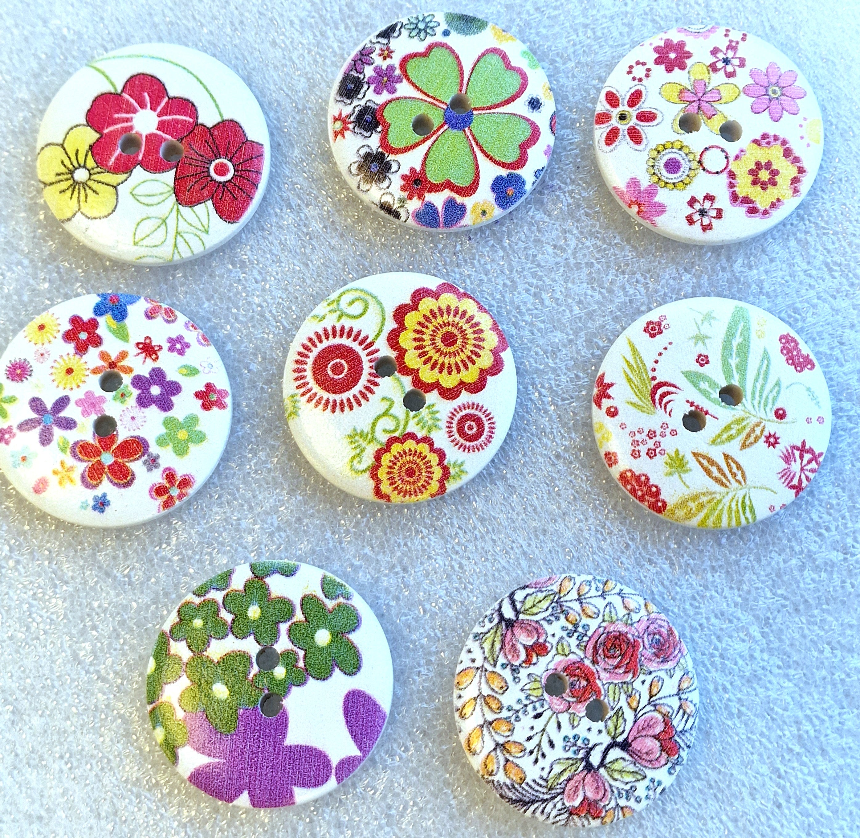 MajorCrafts 12pcs 30mm Mixed Flower Pattern 2 Holes Large Wood Sewing Buttons