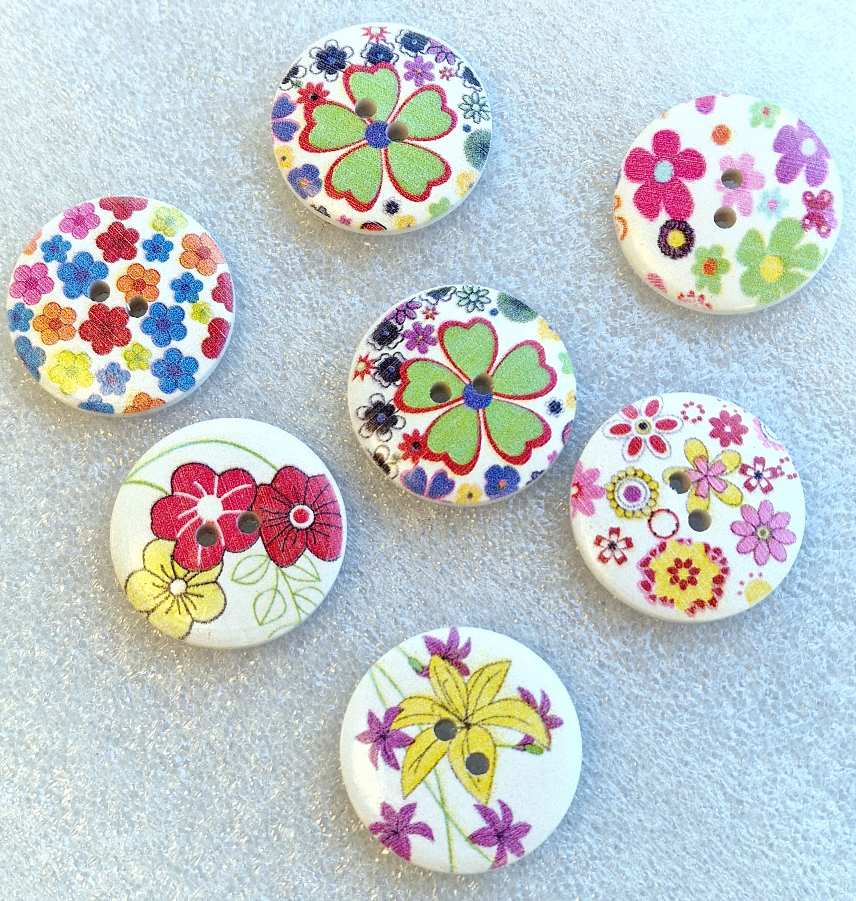 MajorCrafts 12pcs 30mm Mixed Flower Pattern 2 Holes Large Wood Sewing Buttons
