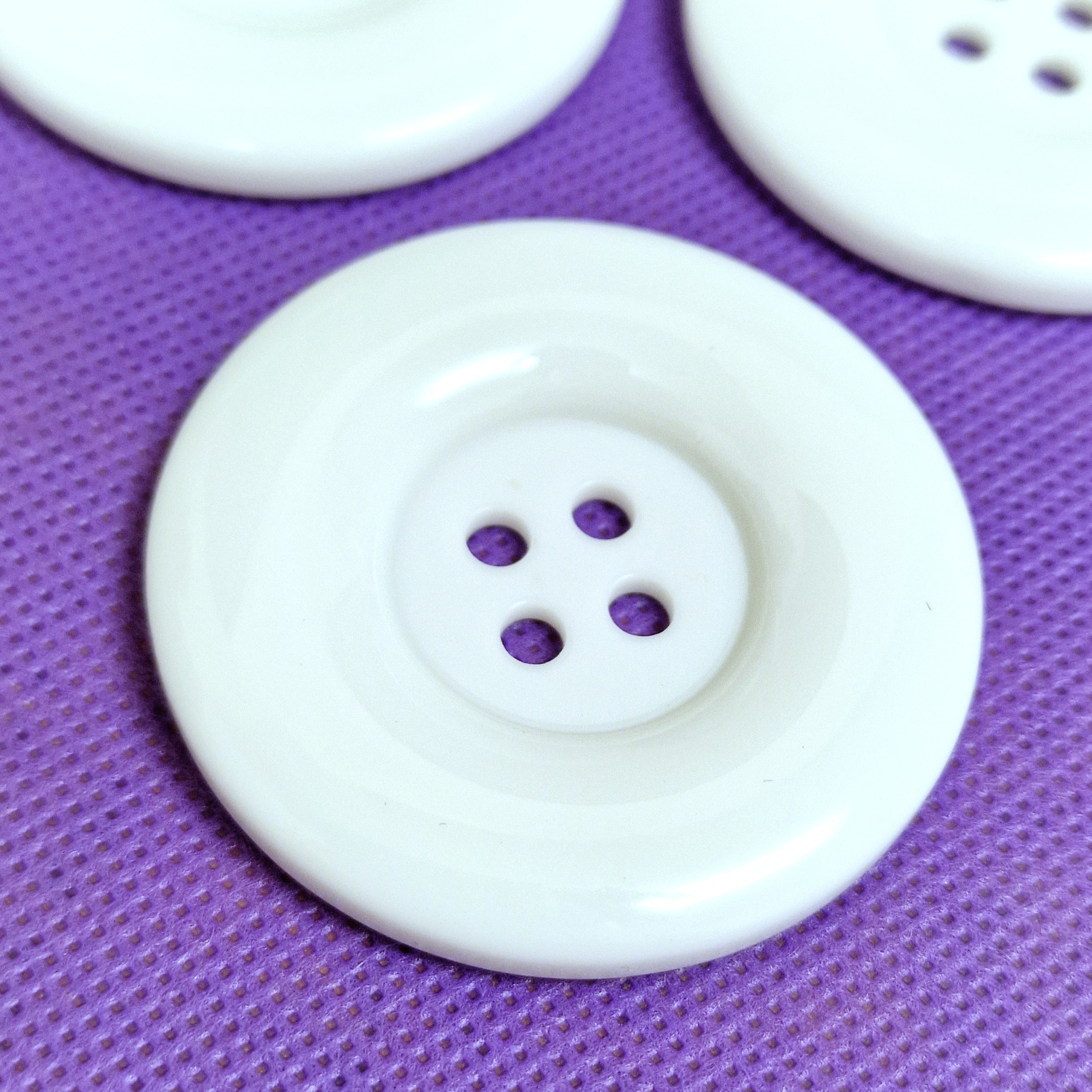 MajorCrafts 4pcs 50mm White 4 Holes Round Large Resin Sewing Buttons (wide edge)