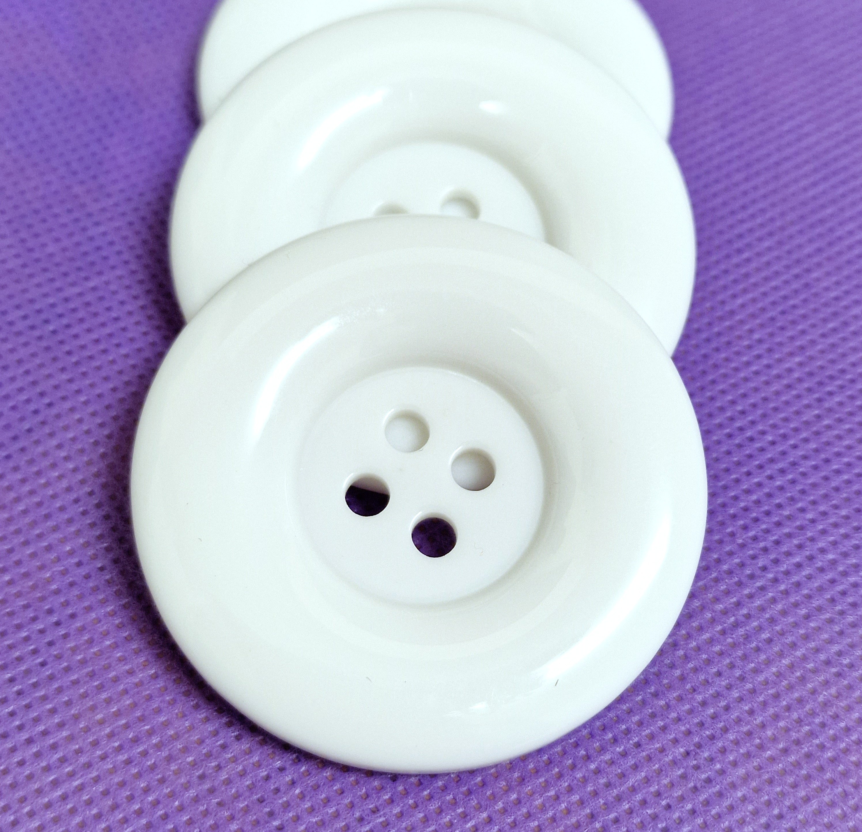 MajorCrafts 4pcs 50mm White 4 Holes Round Large Resin Sewing Buttons (wide edge)