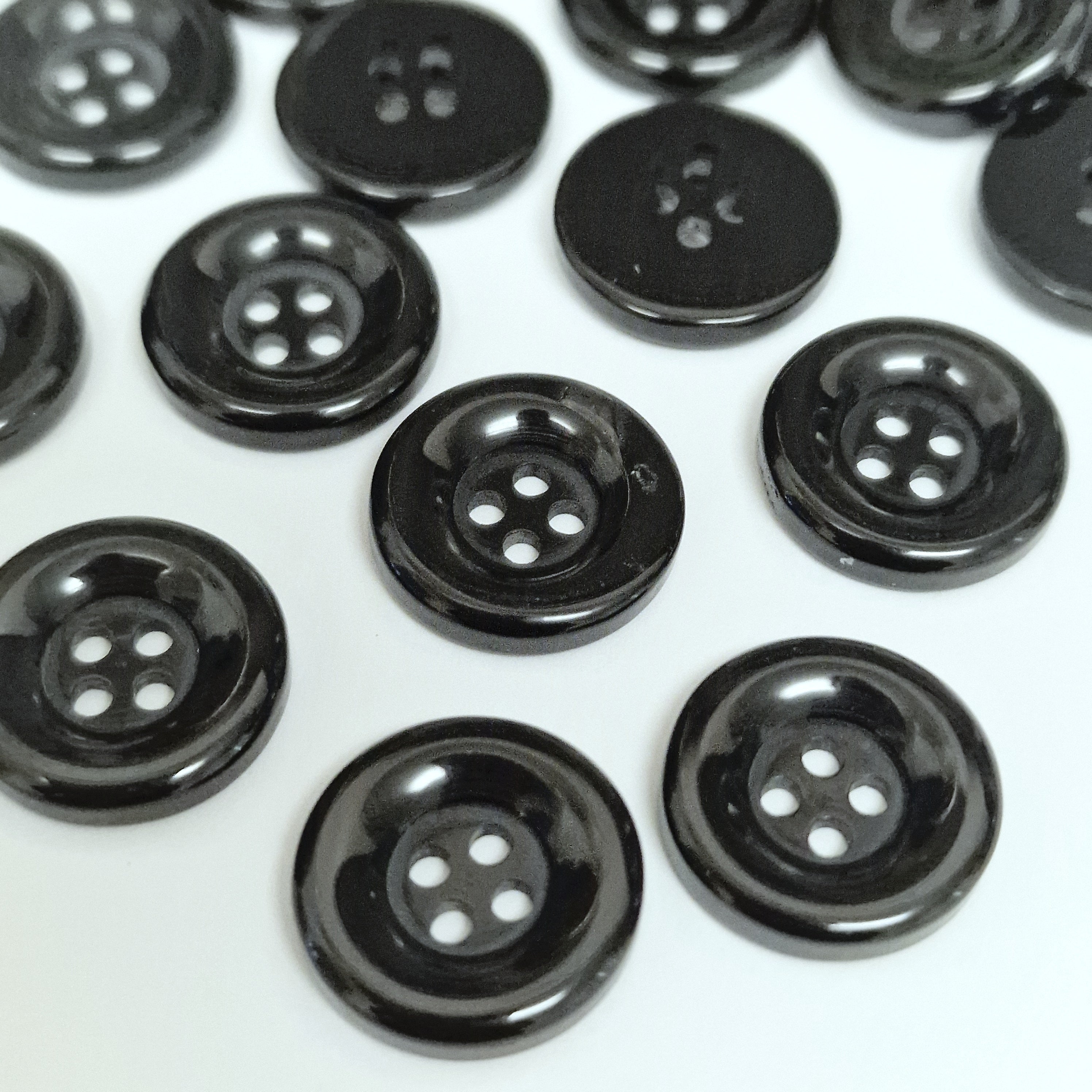 MajorCrafts 48pcs 15mm Black 4 Holes Thick Edge Round Resin Sewing Buttons