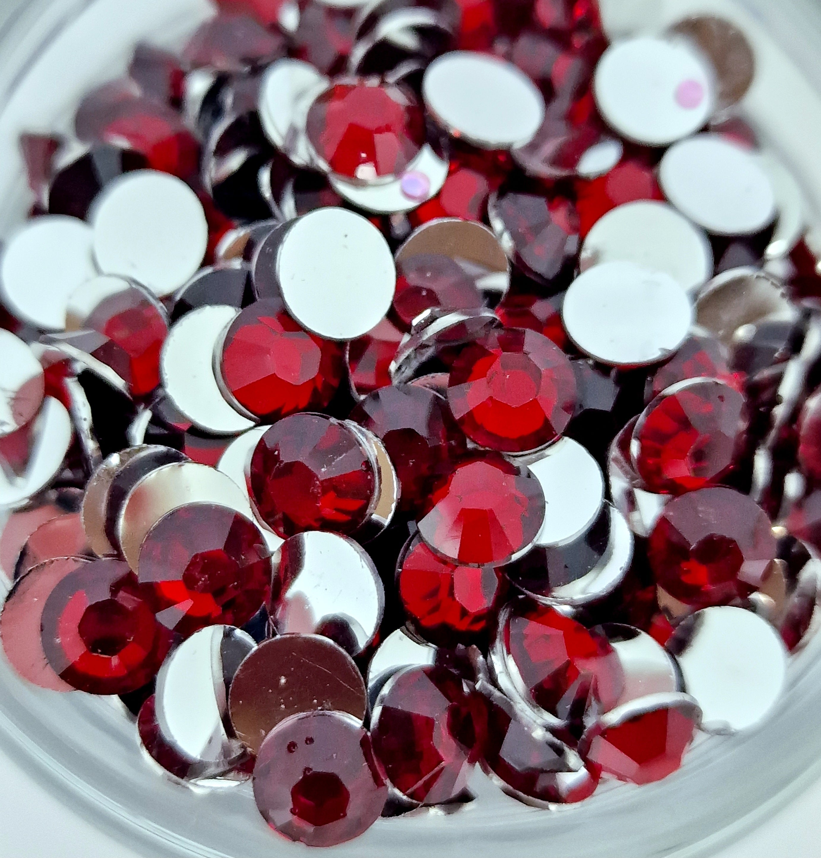 MajorCrafts Dark Red Flat Back Round 14 Facets Resin Rhinestones C06