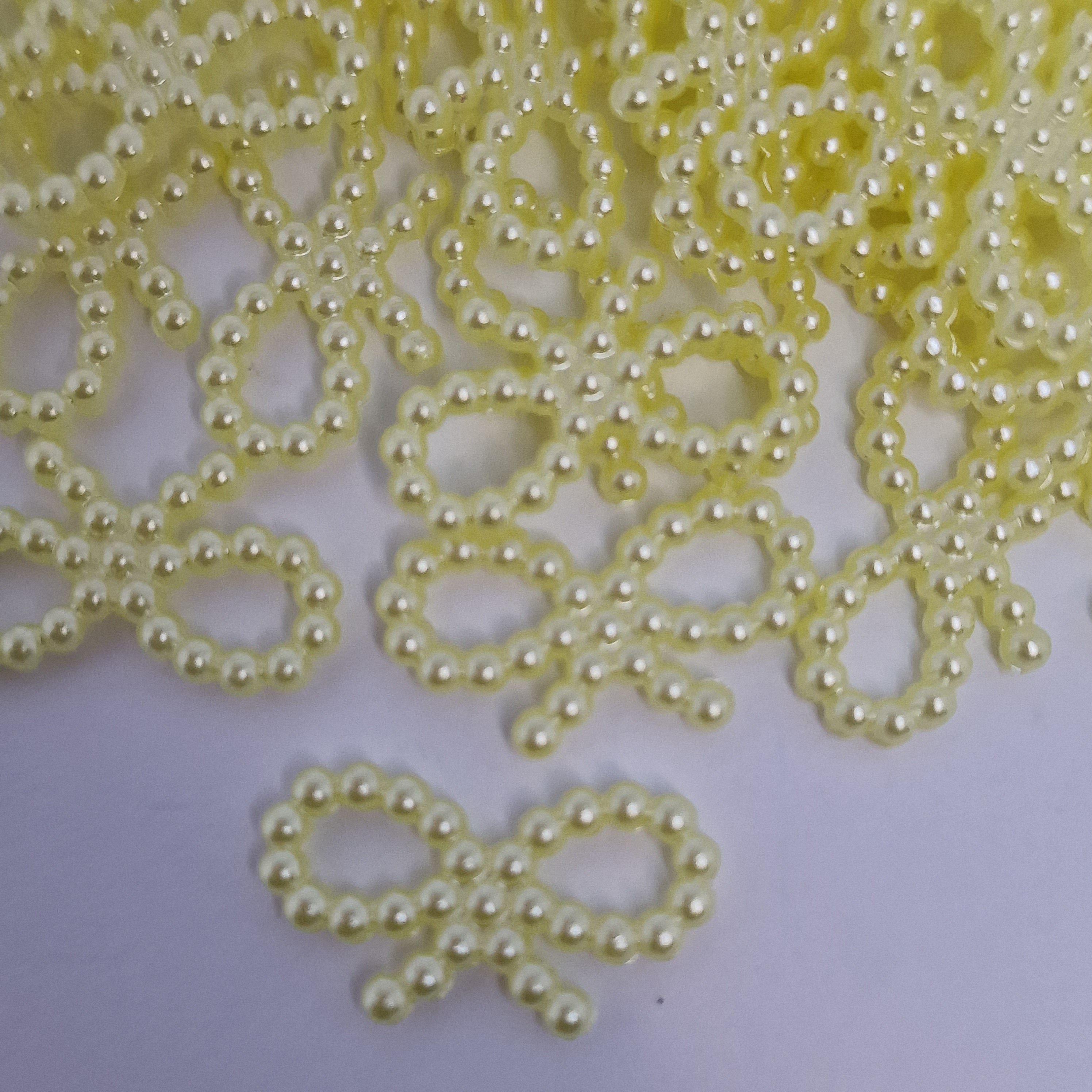 MajorCrafts 150pcs 18mm x 10mm Light Yellow Hollow Bowknot Butterfly Resin Pearls