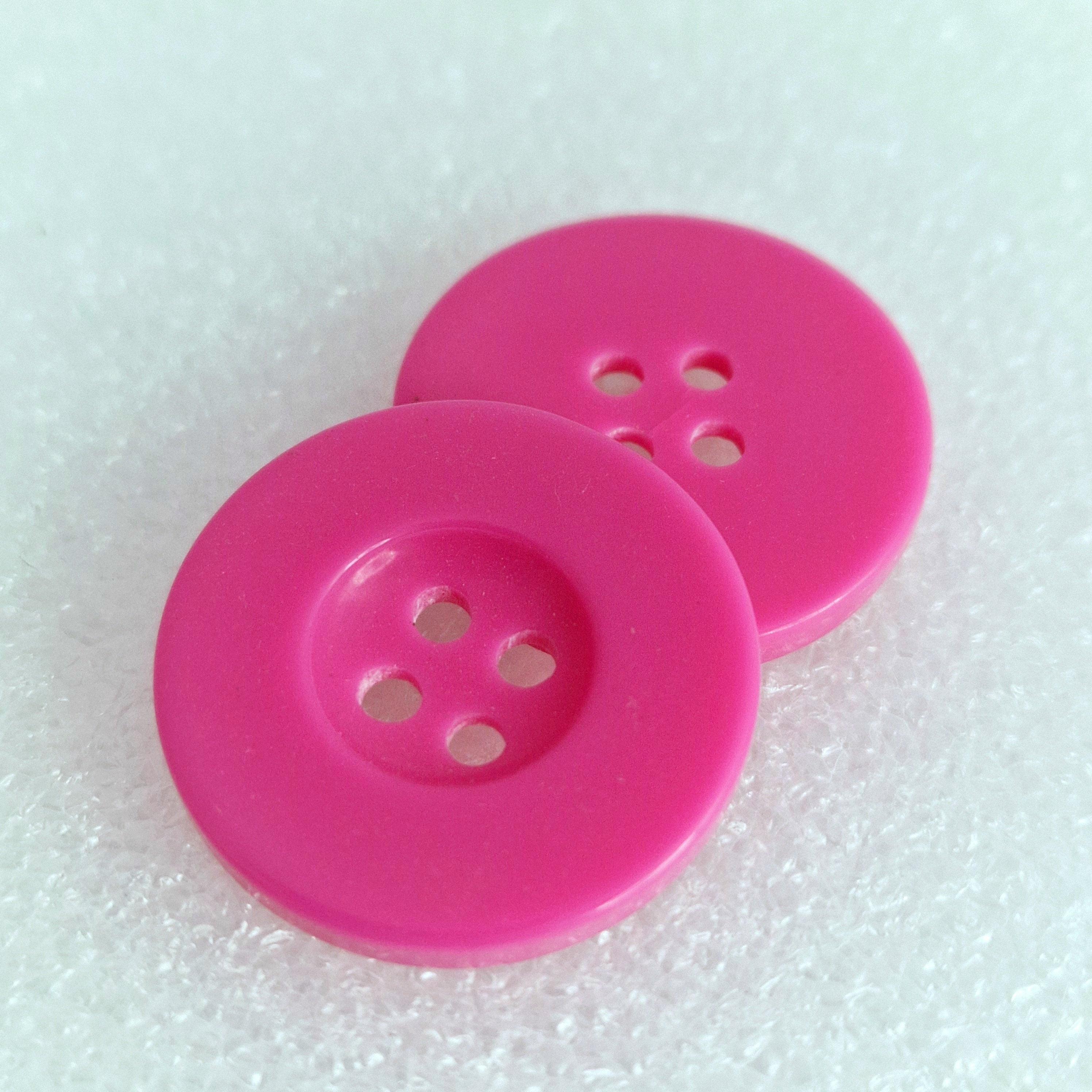 MajorCrafts 16pcs 25mm Hot Pink 4 Holes Round Resin Sewing Buttons