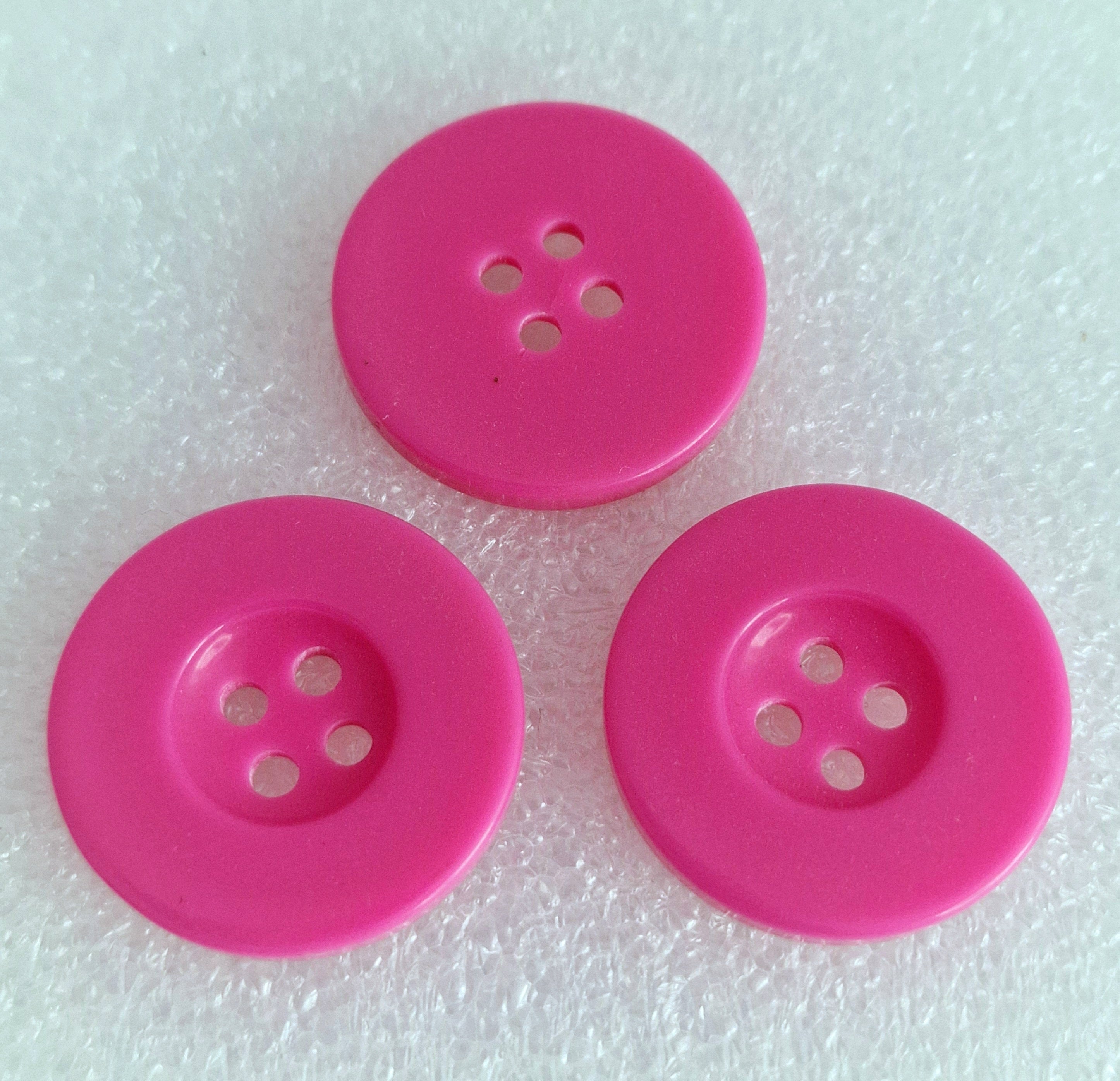 MajorCrafts 16pcs 25mm Hot Pink 4 Holes Round Resin Sewing Buttons