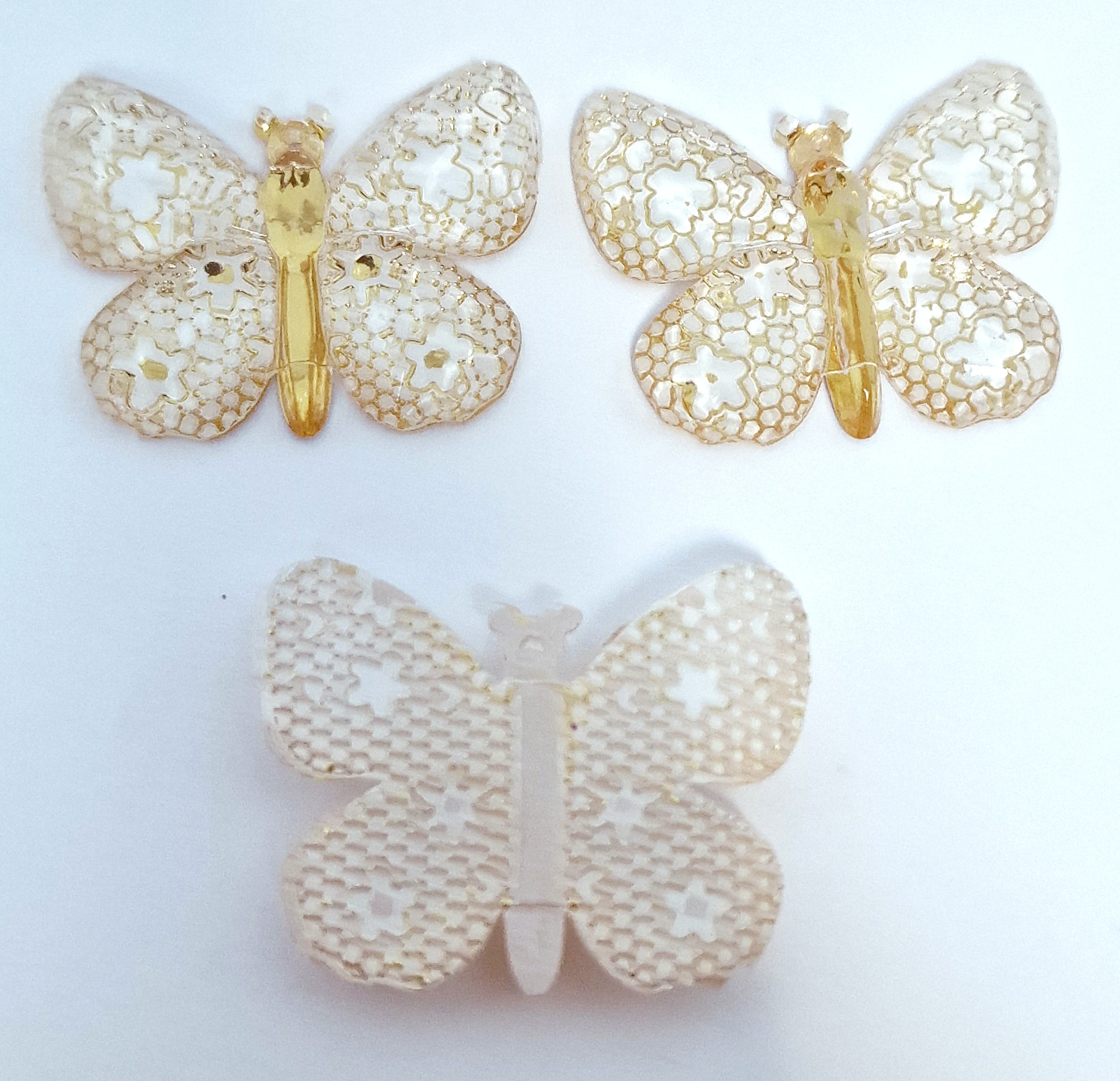 MajorCrafts 4pcs Cream and Gold 25x32mm Flat Back Butterfly Resin Pendants