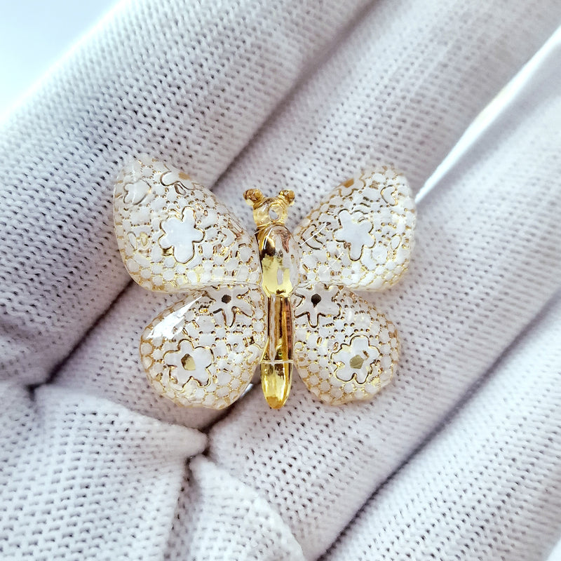 MajorCrafts 4pcs Cream and Gold 25x32mm Flat Back Butterfly Resin Pendants