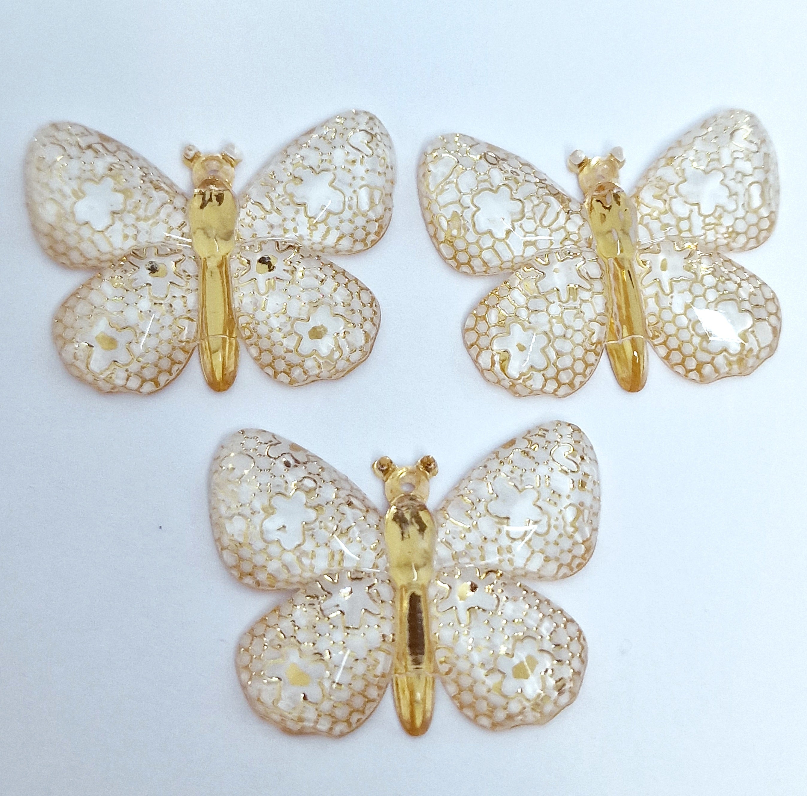 MajorCrafts 4pcs Cream and Gold 25x32mm Flat Back Butterfly Resin Pendants