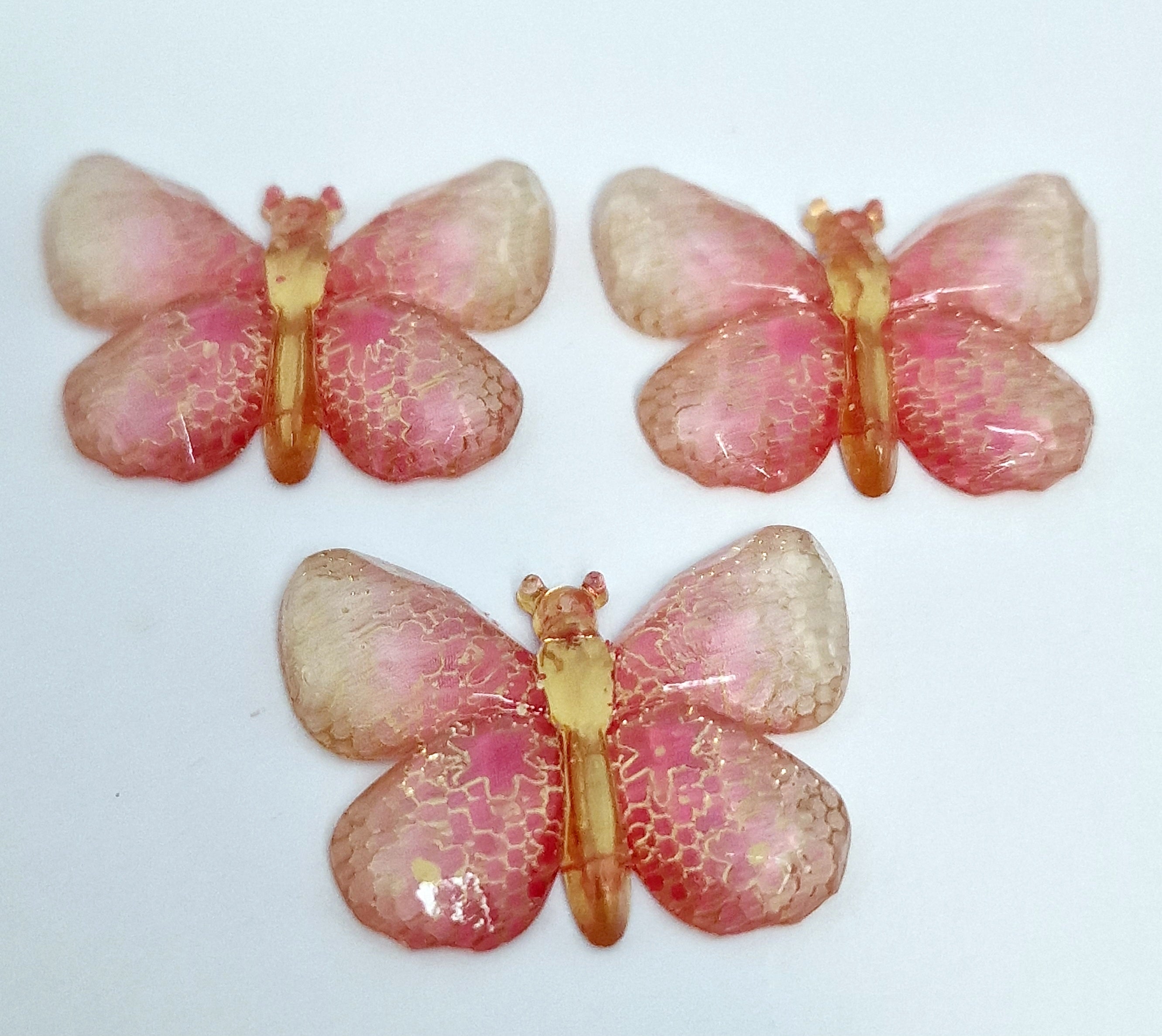 MajorCrafts 4pcs Cream and Pink 25x32mm Flat Back Butterfly Resin Pendants