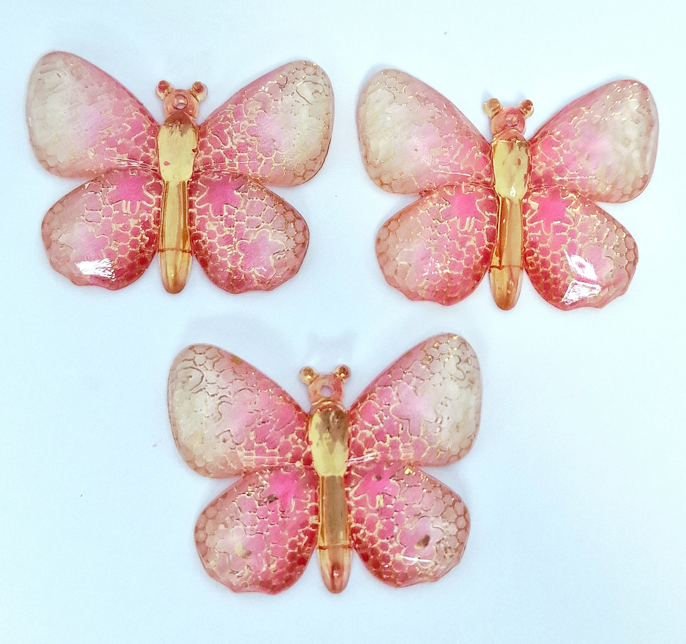 MajorCrafts 4pcs Cream and Pink 25x32mm Flat Back Butterfly Resin Pendants
