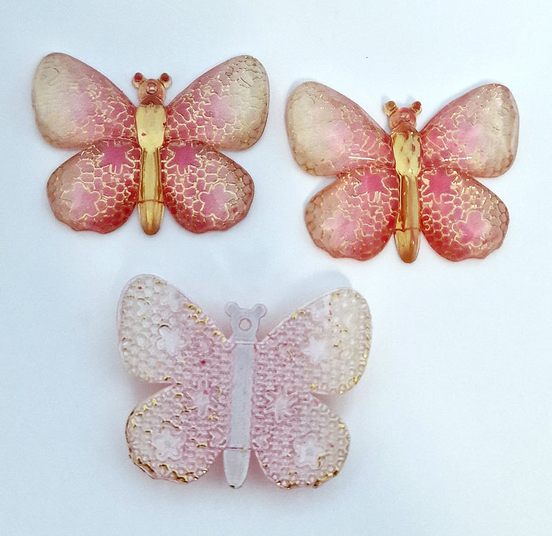 MajorCrafts 4pcs Cream and Pink 25x32mm Flat Back Butterfly Resin Pendants