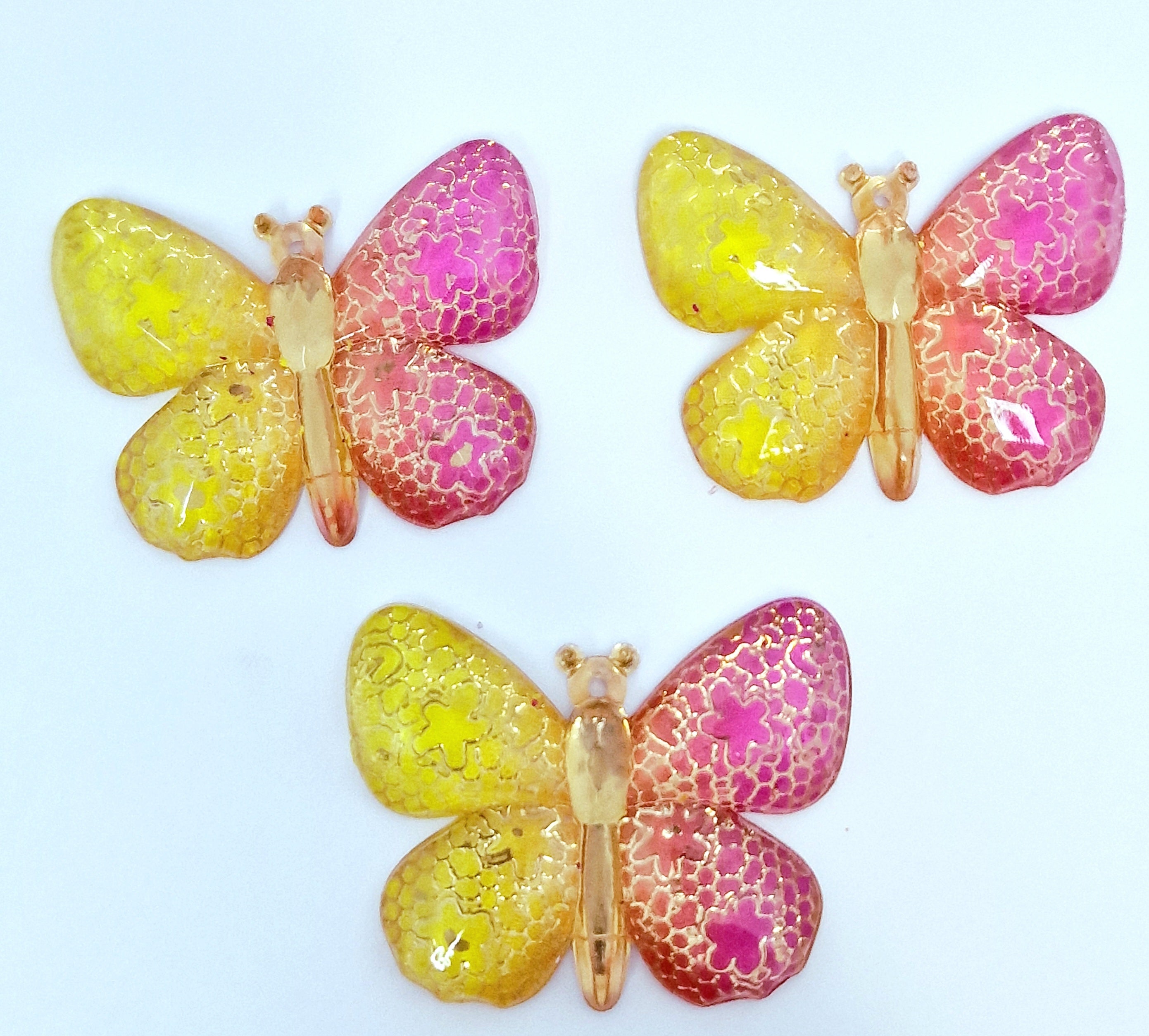 MajorCrafts 4pcs Pink and Yellow 25x32mm Flat Back Butterfly Resin Pendants