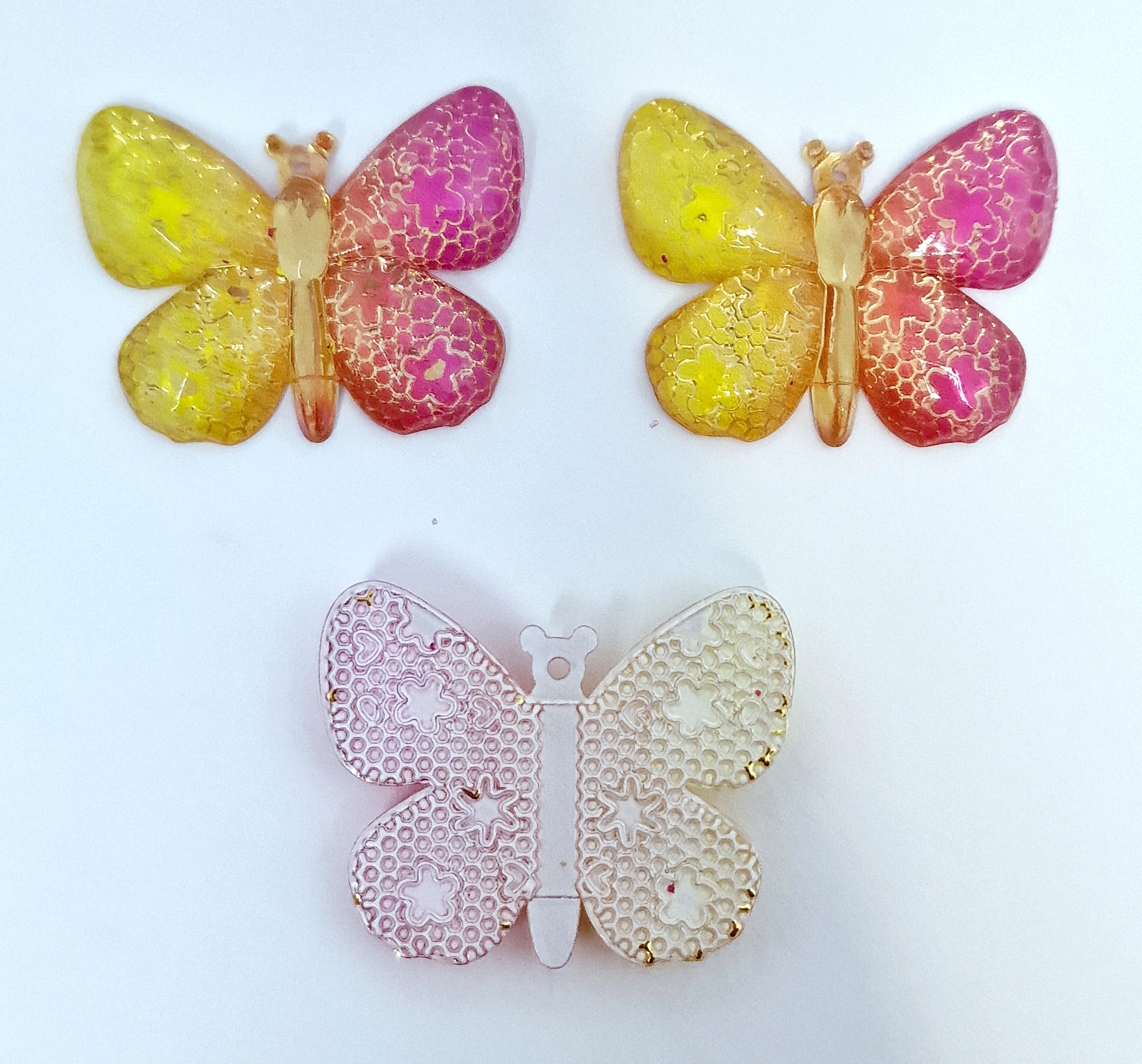 MajorCrafts 4pcs Pink and Yellow 25x32mm Flat Back Butterfly Resin Pendants