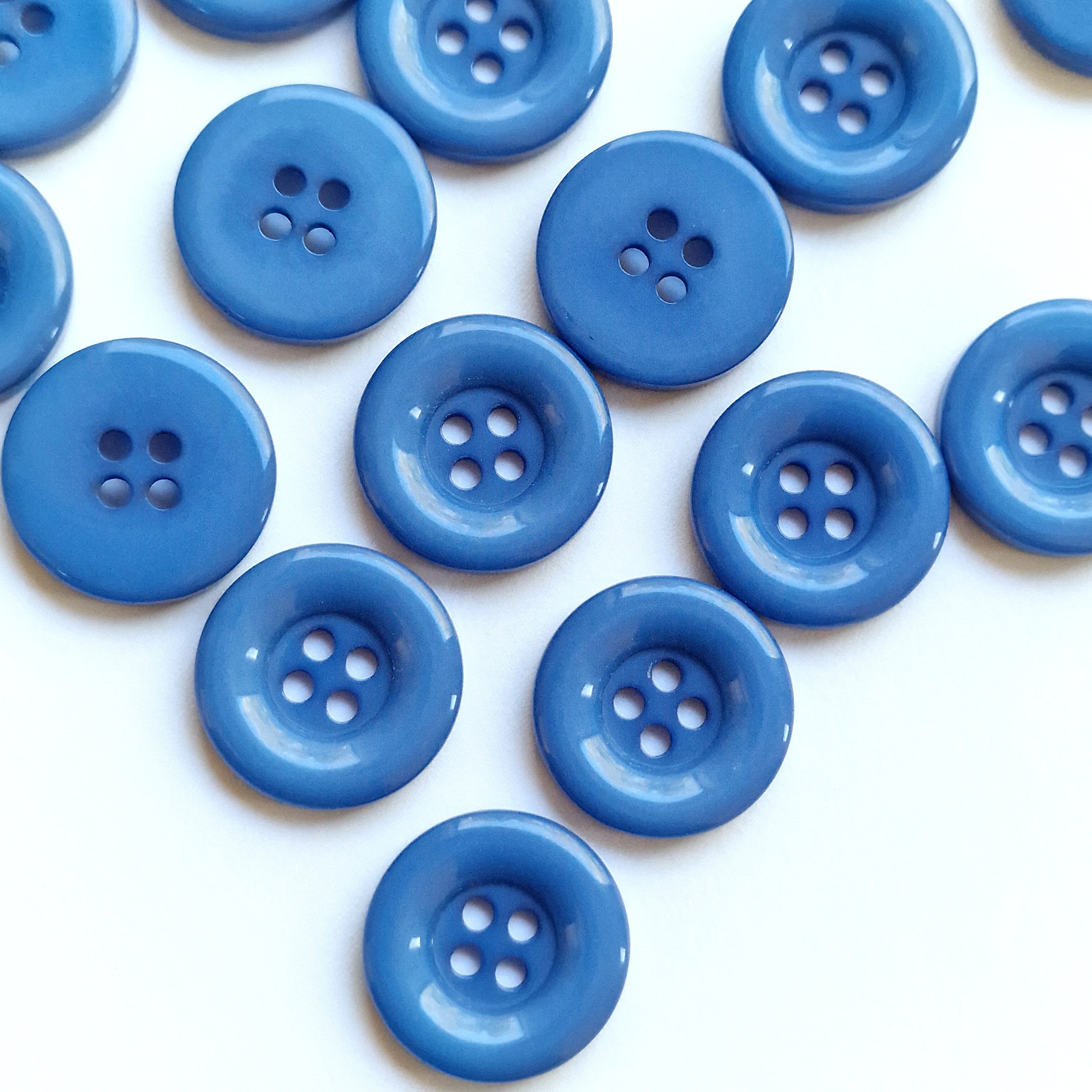 MajorCrafts 48pcs 15mm Light Blue 4 Holes Thick Edge Round Resin Sewing Buttons