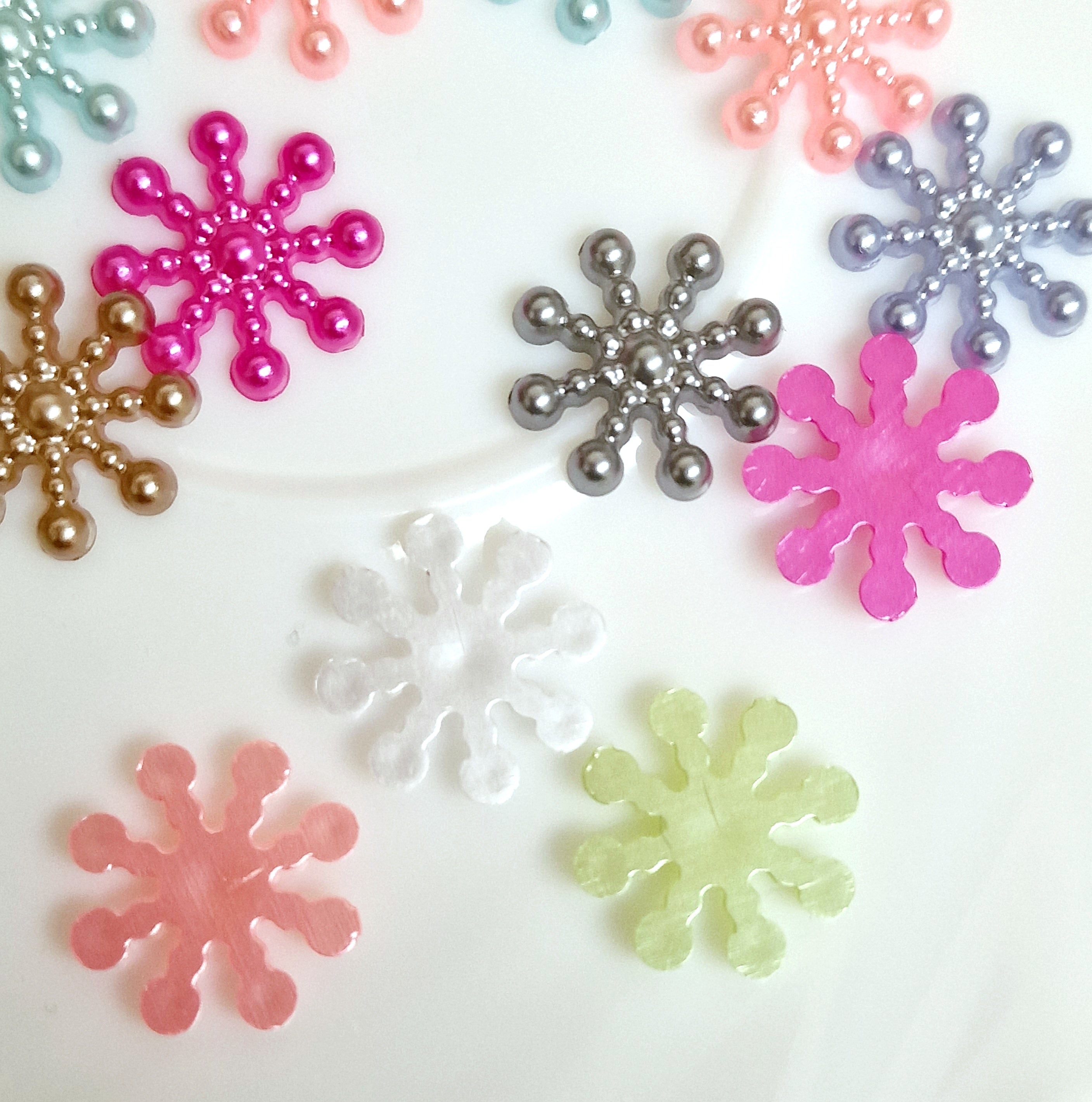 MajorCrafts 100pcs 15mm Mixed Colours Flat Back Snowflake Resin Pearls
