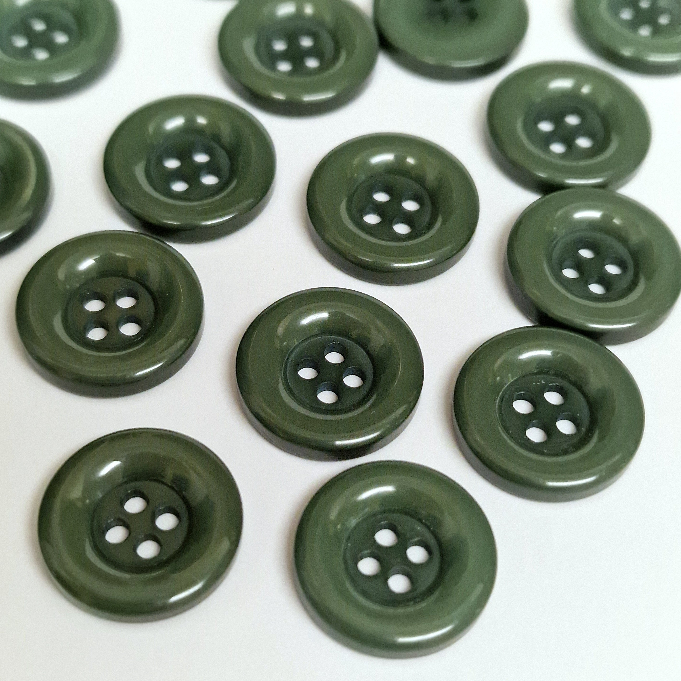 MajorCrafts 48pcs 15mm Olive Green 4 Holes Thick Edge Round Resin Sewing Buttons