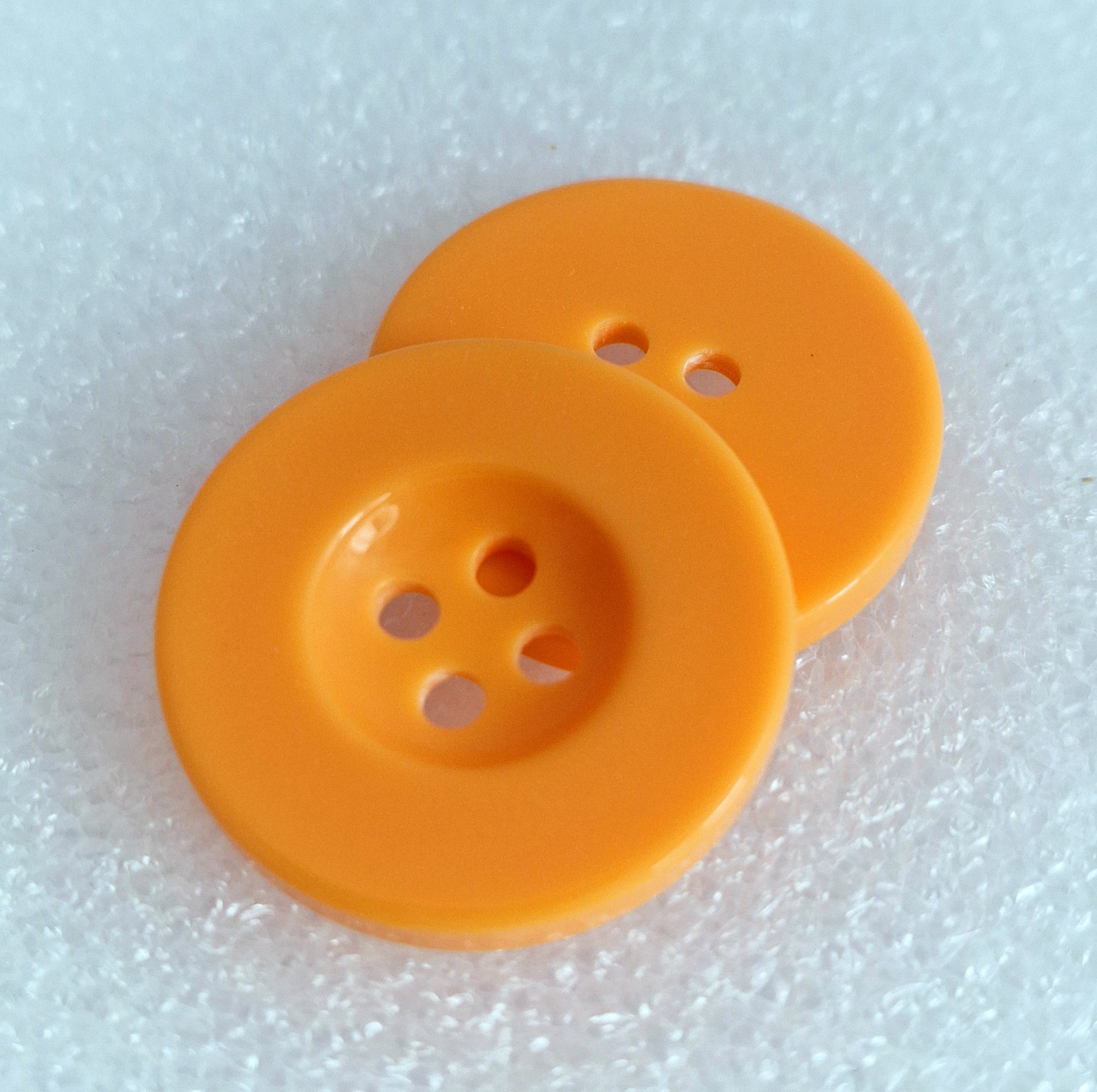 MajorCrafts 16pcs 25mm Orange 4 Holes Round Resin Sewing Buttons