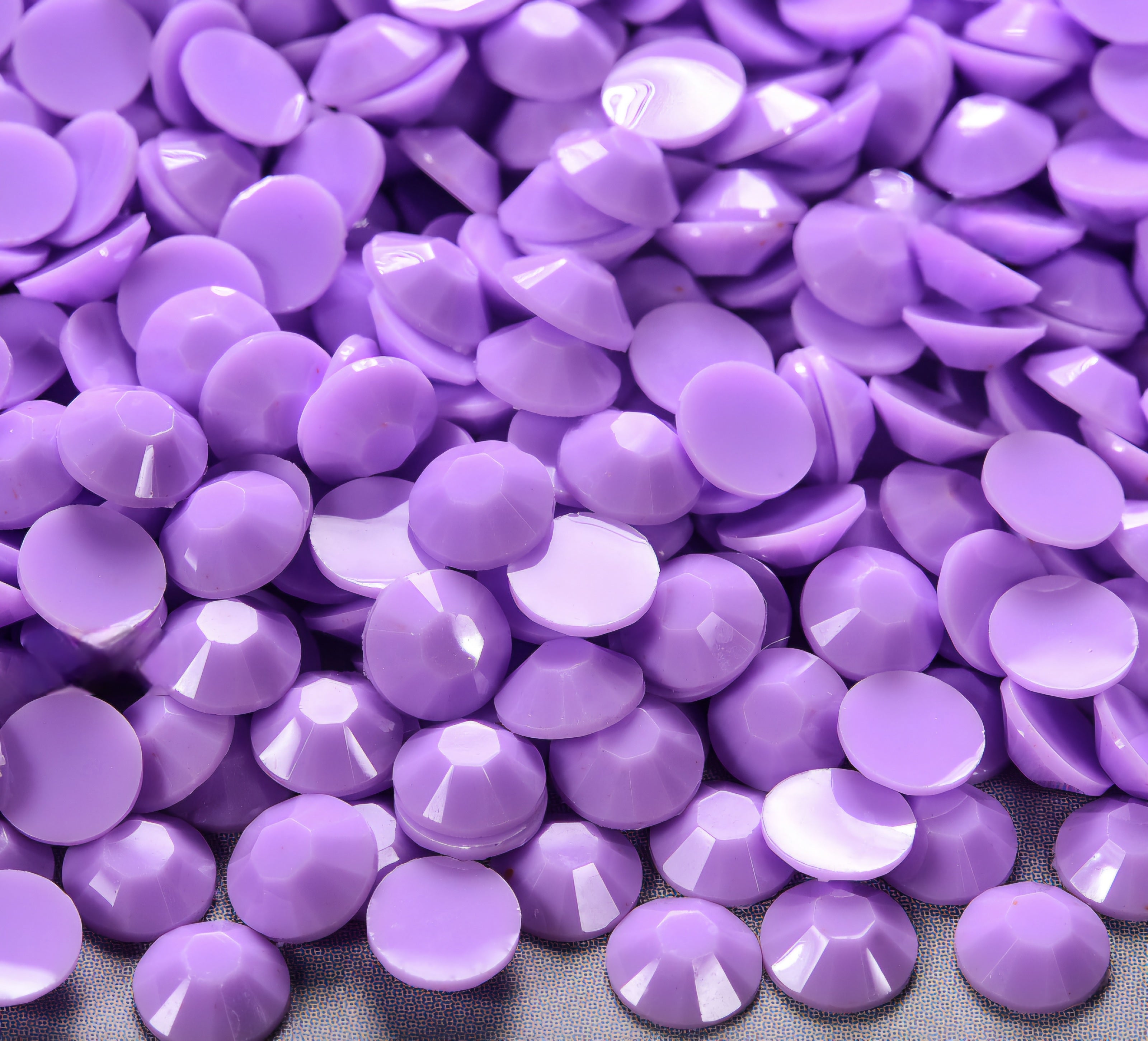 MajorCrafts Solid Light Purple Flat Back Round 14 Facets Resin Rhinestones