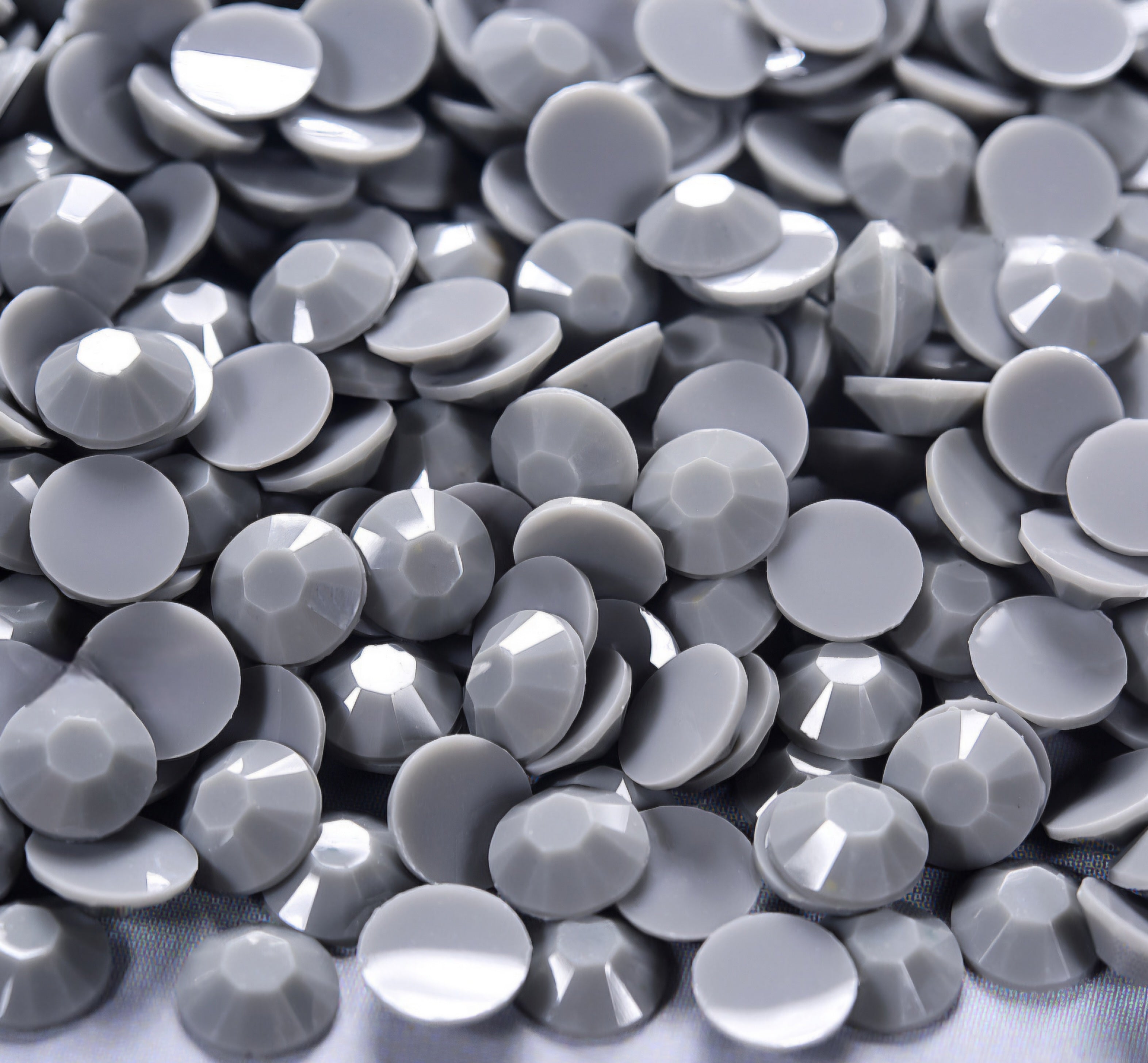MajorCrafts Solid Light Grey Flat Back Round 14 Facets Resin Rhinestones